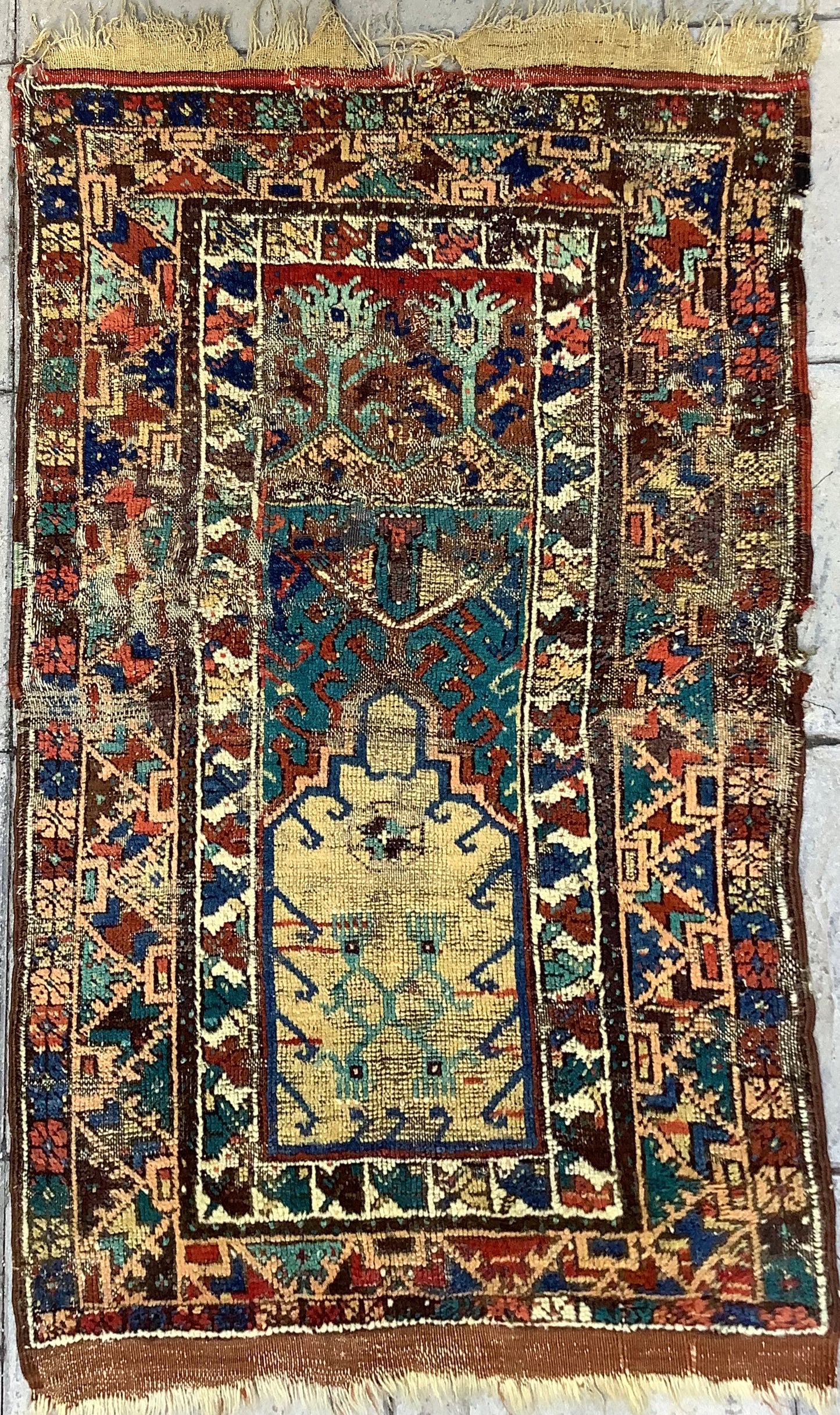 MUJUR ANTIQUE PRAYER RUG