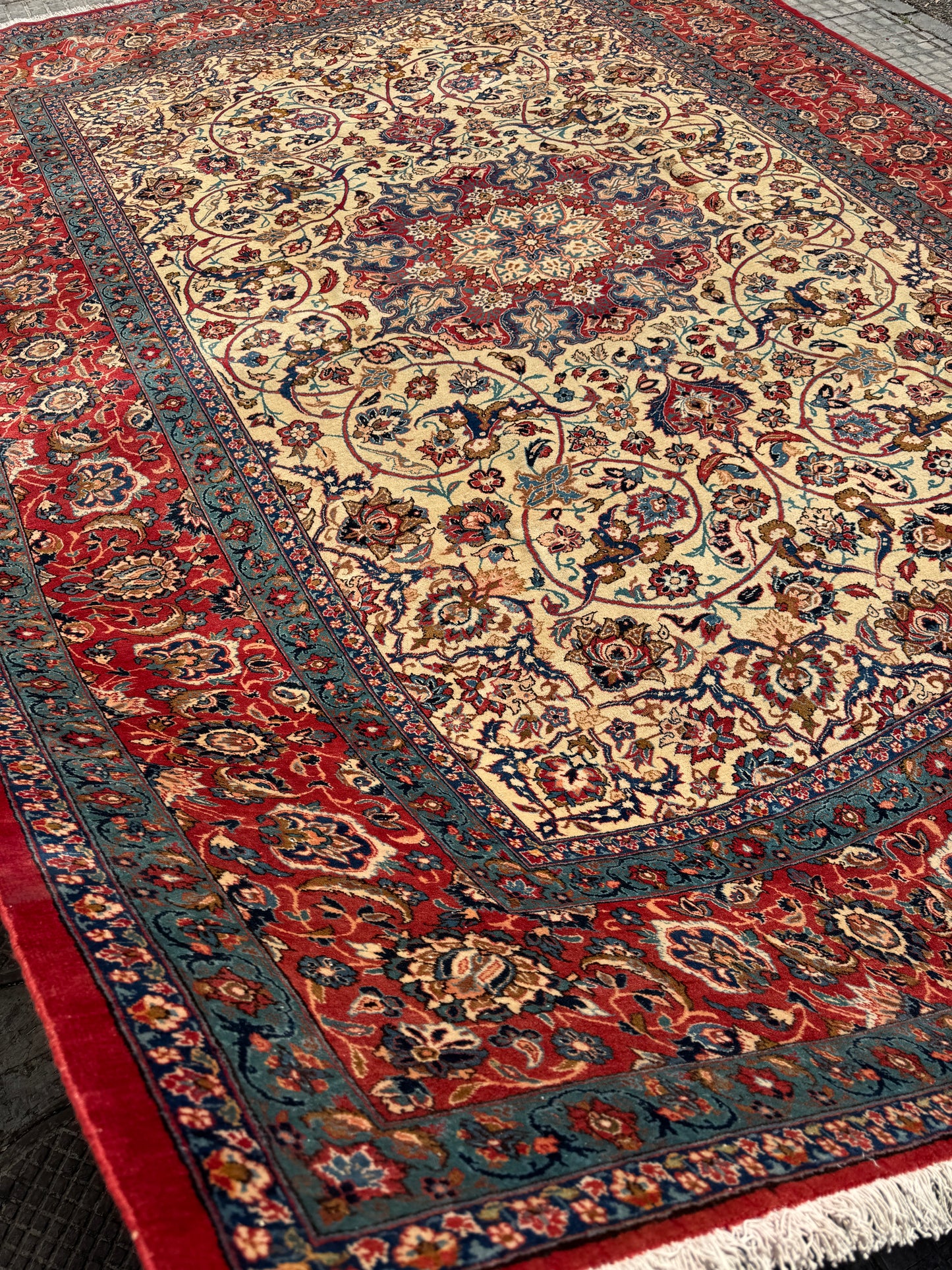 XXL LUXURY ANTIQUE ISFAHAN