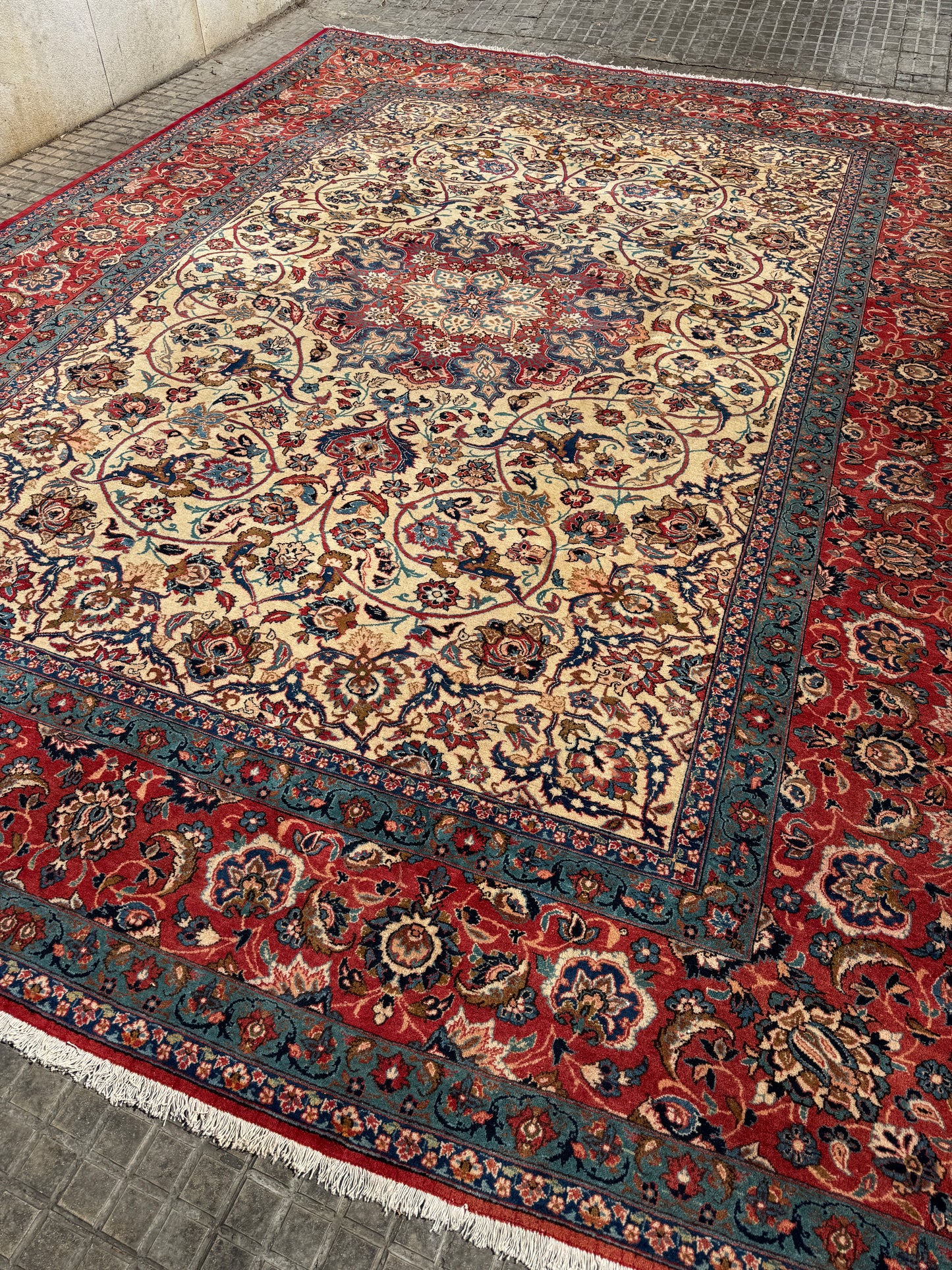 XXL LUXURY ANTIQUE ISFAHAN