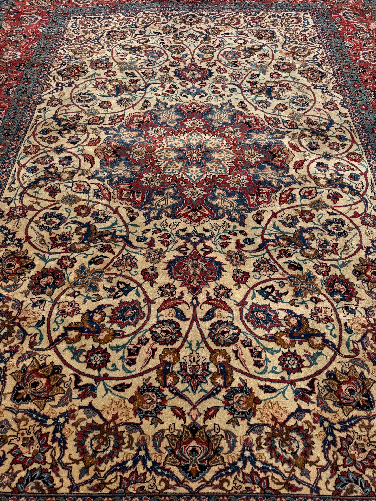 XXL LUXURY ANTIQUE ISFAHAN