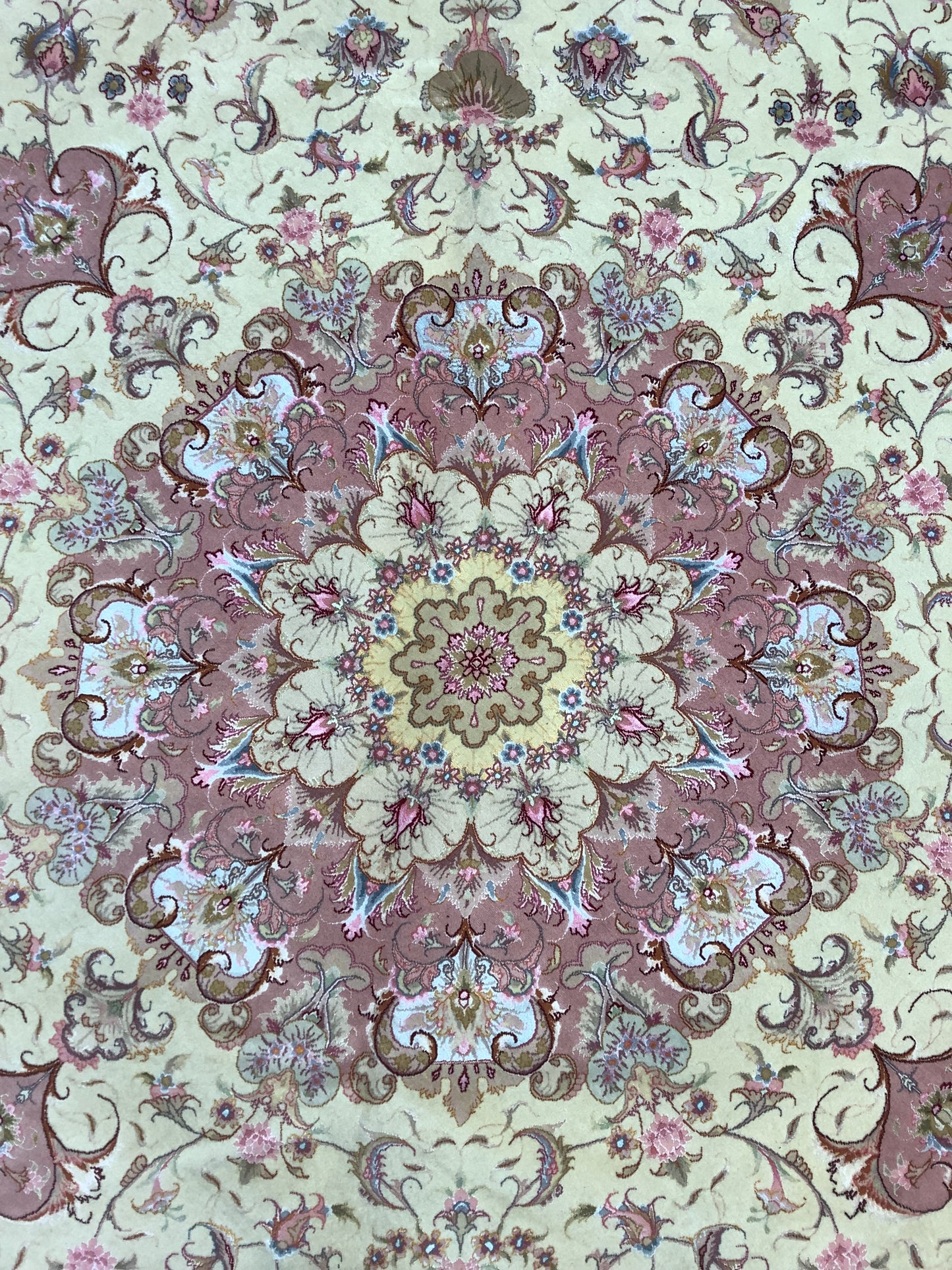 ROUND BENAM TABRIZ