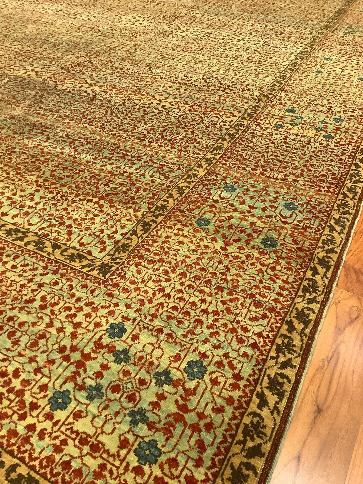 Fine Mamluk All Over Giant