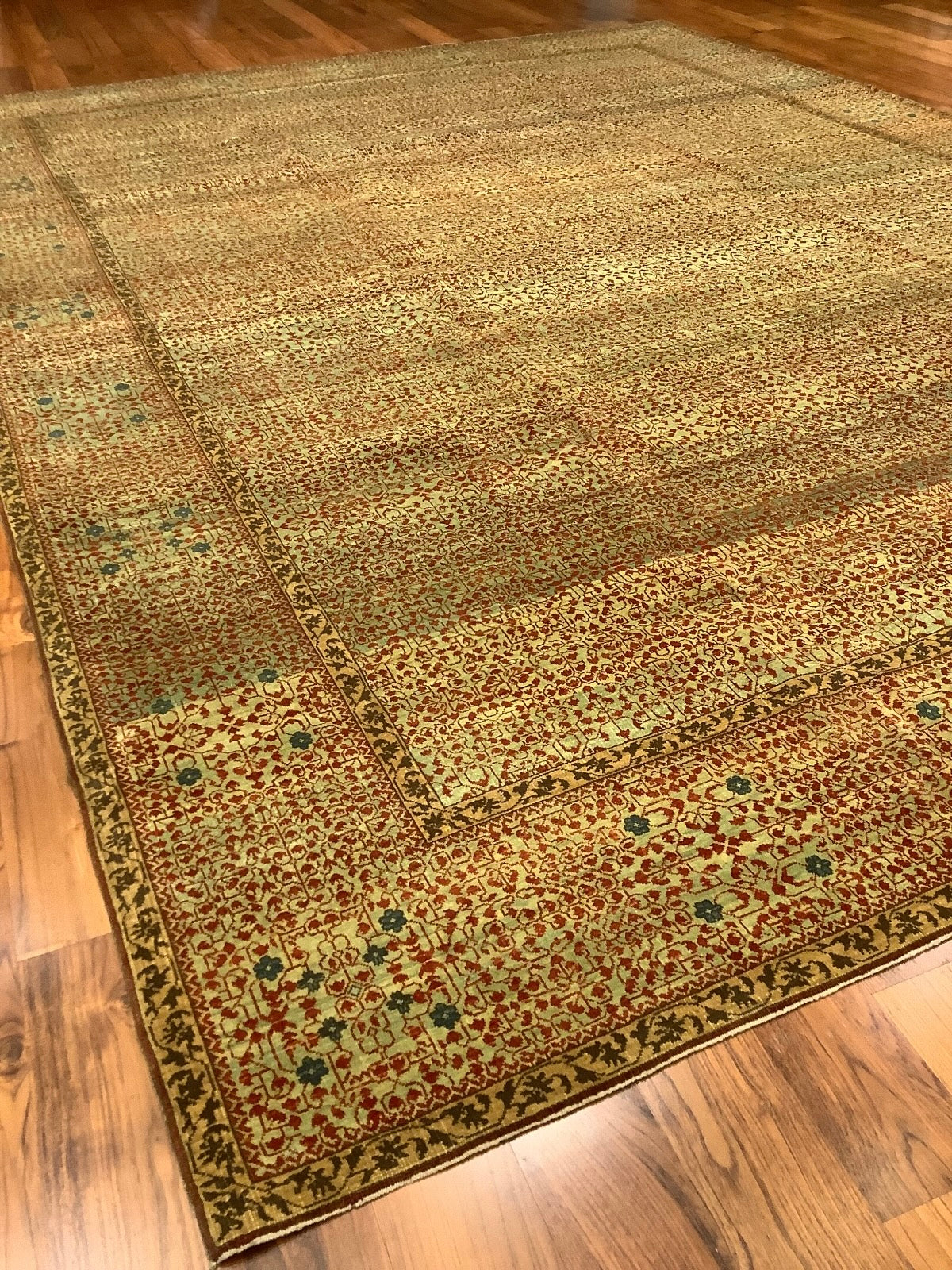 Fine Mamluk All Over Giant
