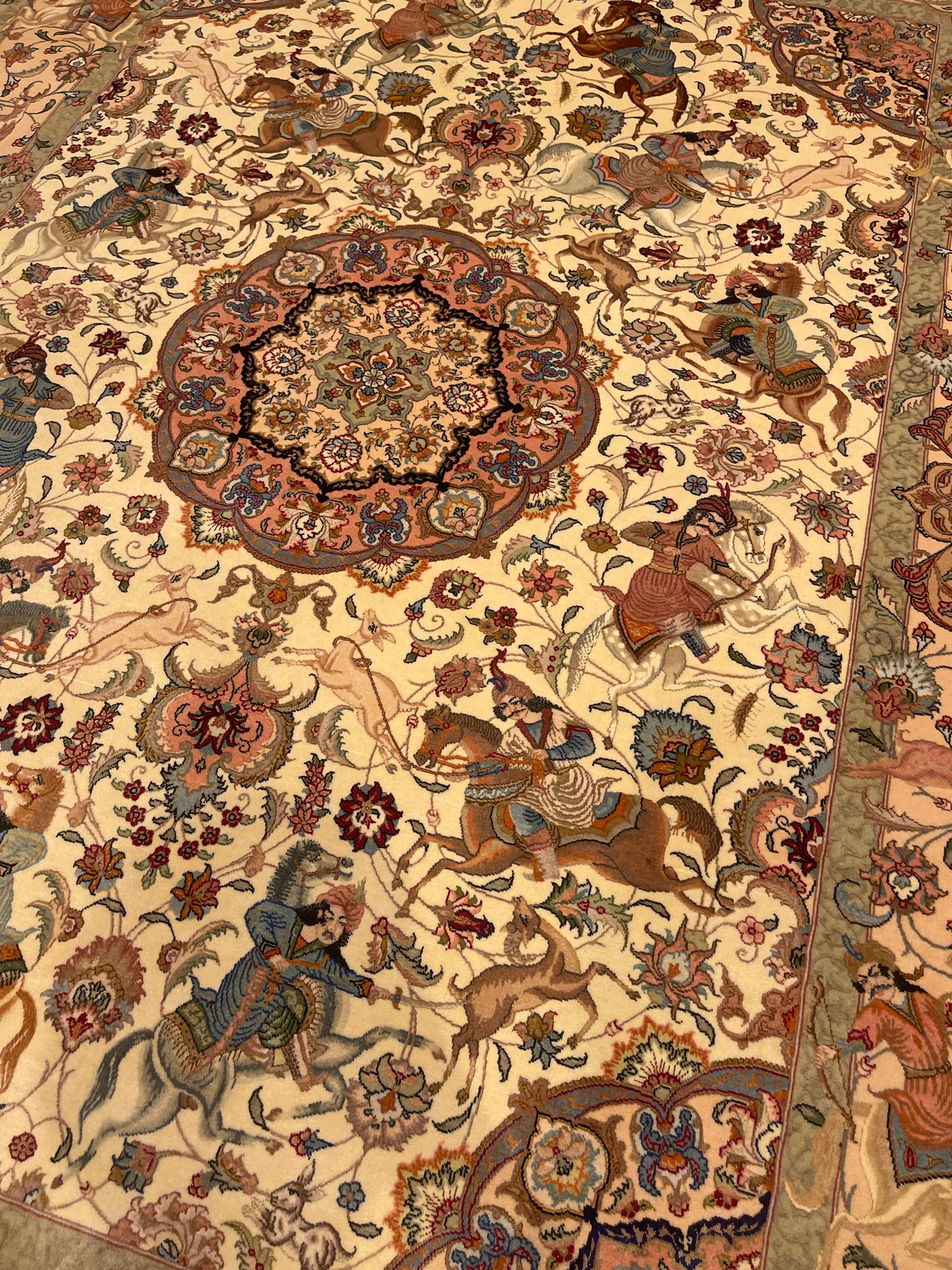 ROYAL HUNTING TABRIZ ON SILK