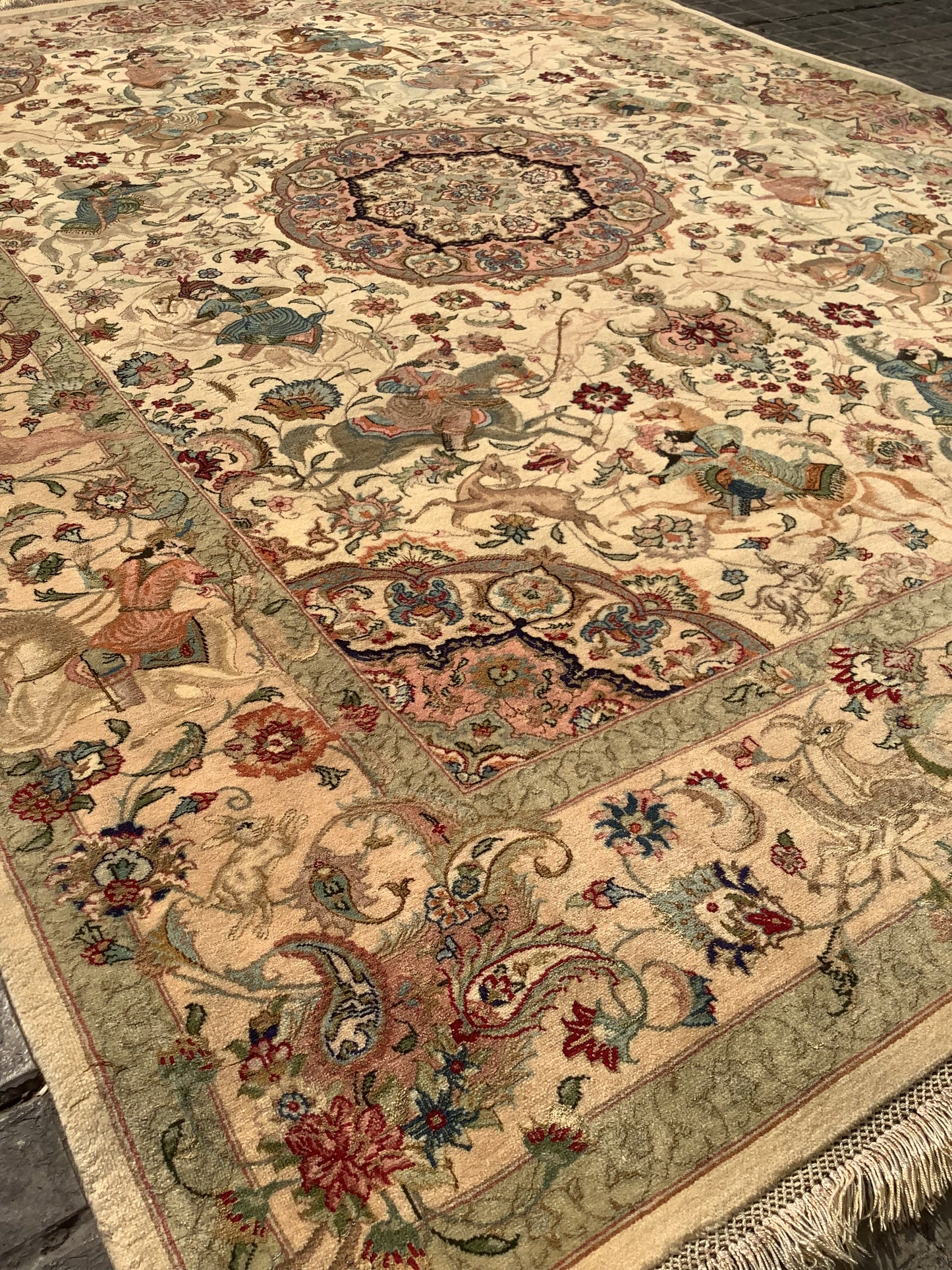 ROYAL HUNTING TABRIZ ON SILK