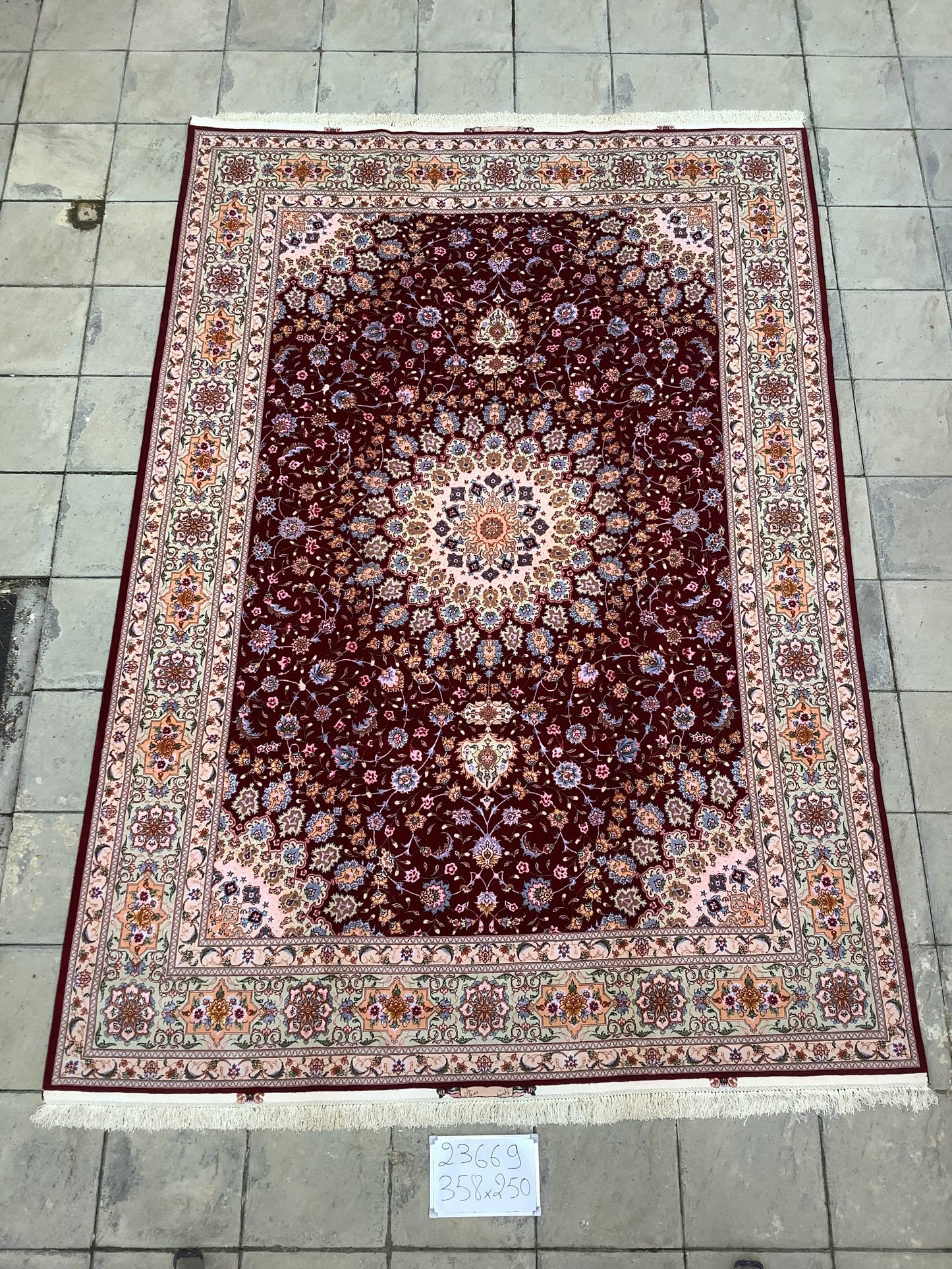 SHAHSAVARPOOR ON SILK