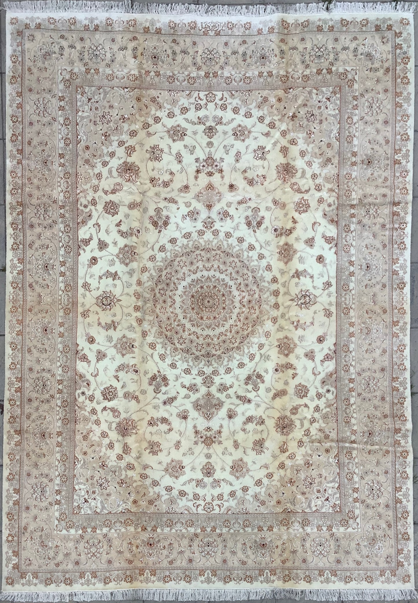 PALE DECORATIVE RUG