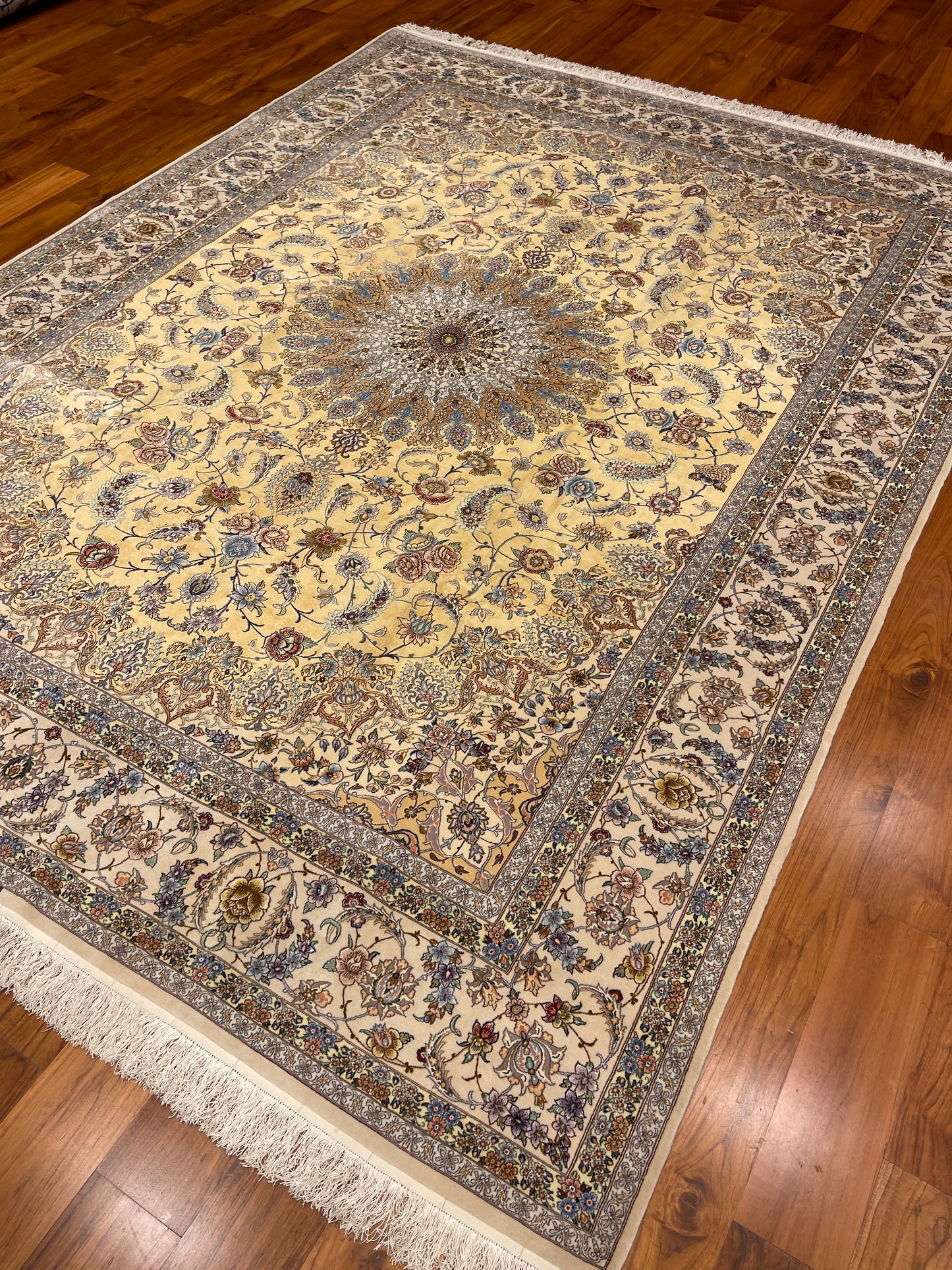 EXTRA FINE SAFFRON SILK ISFAHAN