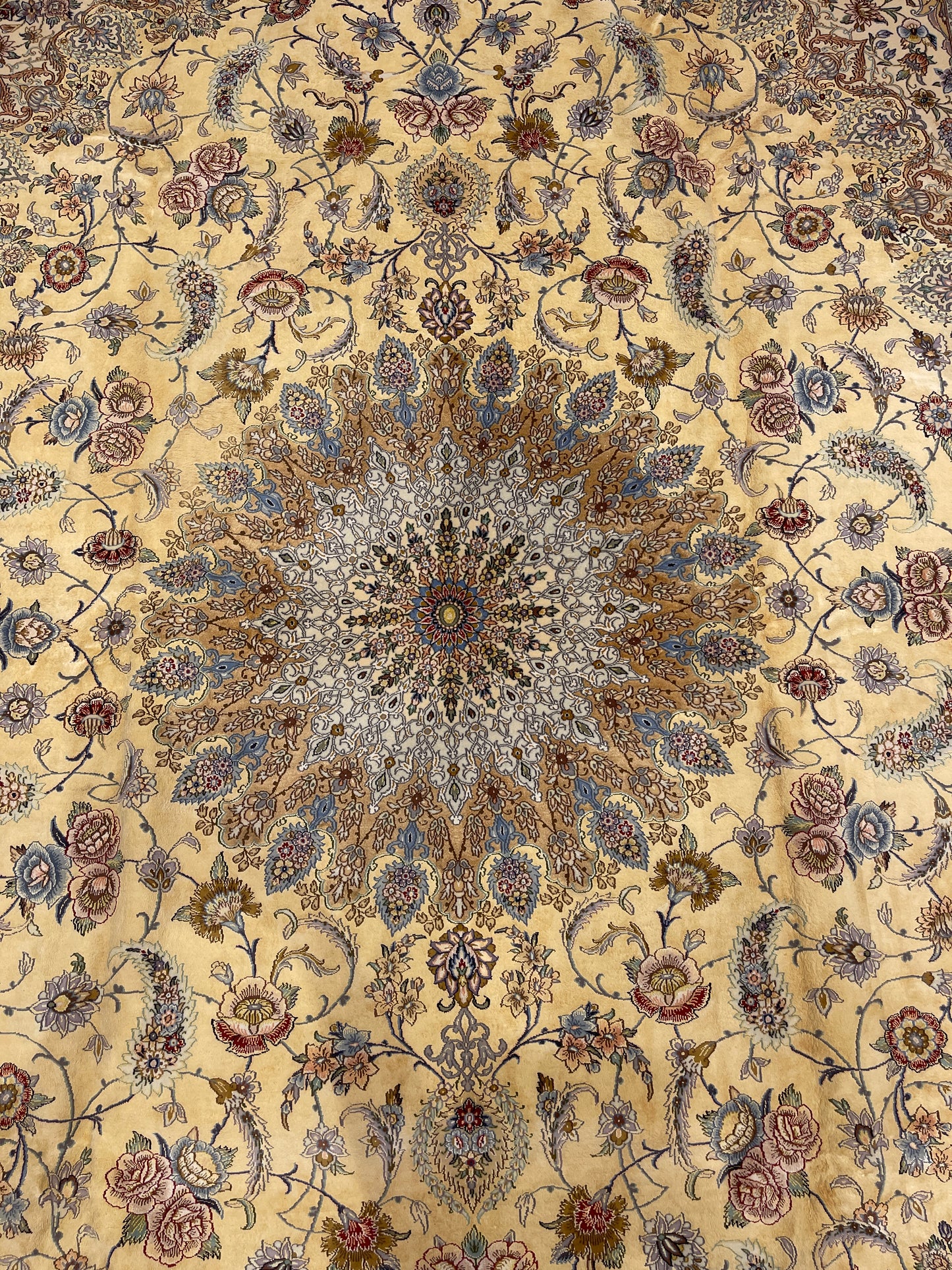 EXTRA FINE SAFFRON SILK ISFAHAN