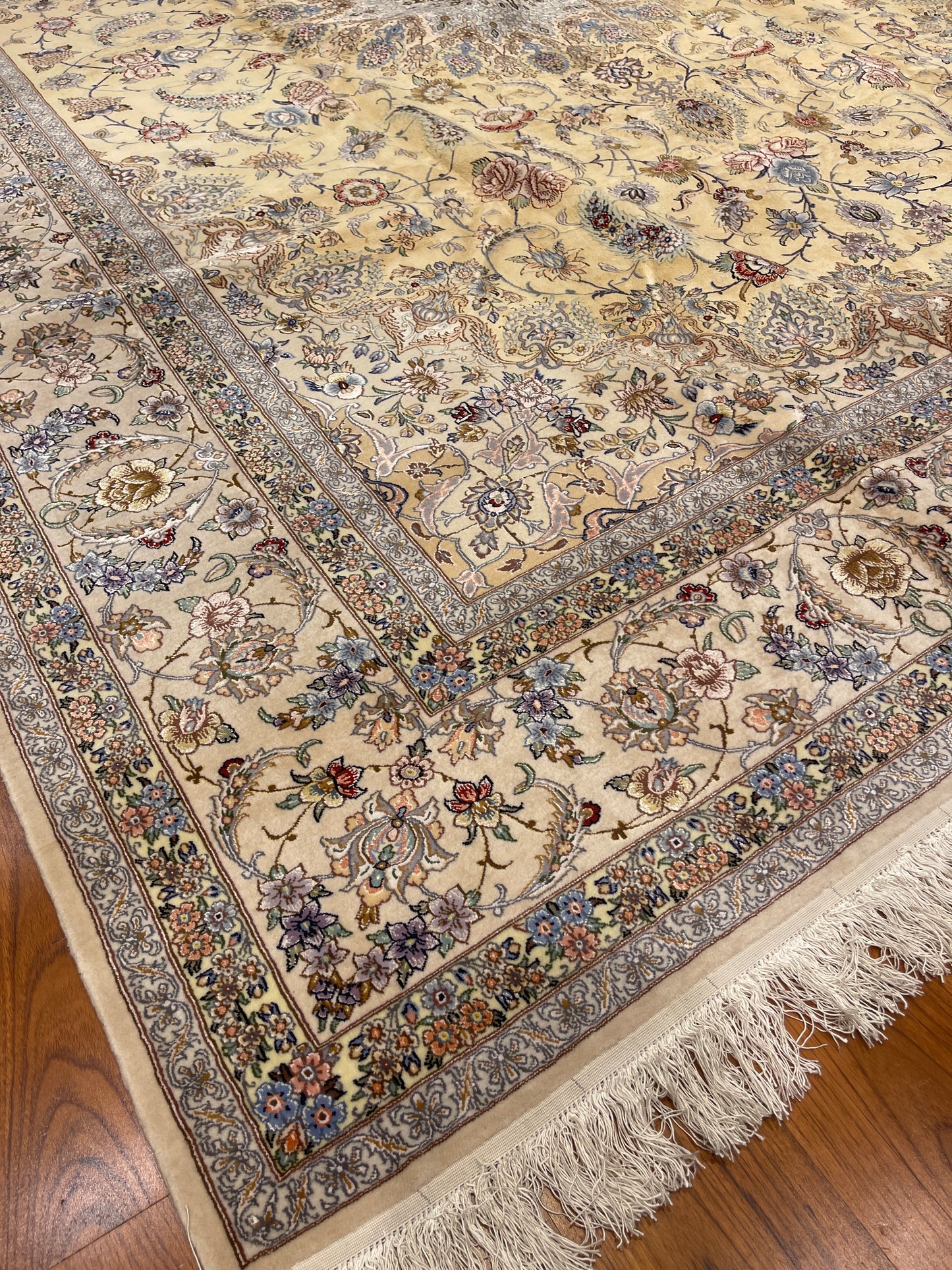 EXTRA FINE SAFFRON SILK ISFAHAN