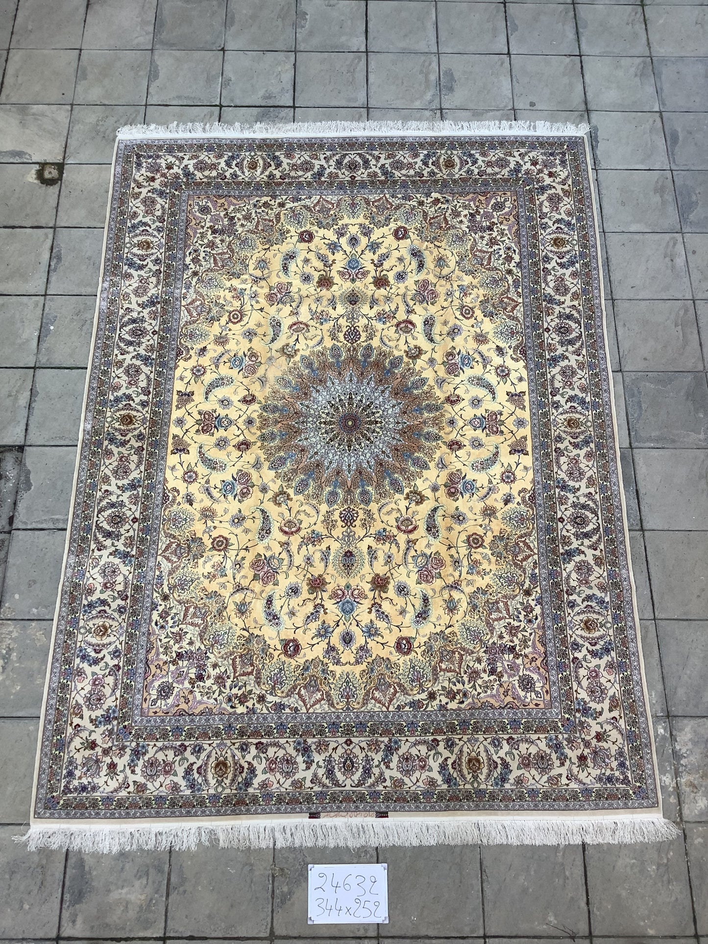 EXTRA FINE SAFFRON SILK ISFAHAN