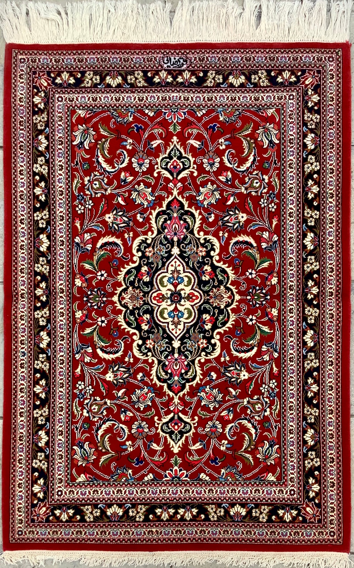 FINE RED QOM