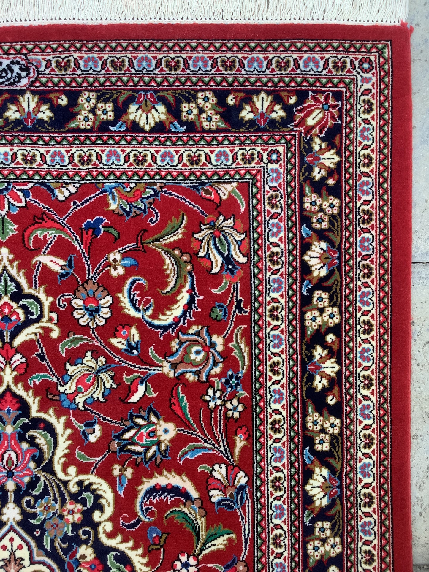 FINE RED QOM