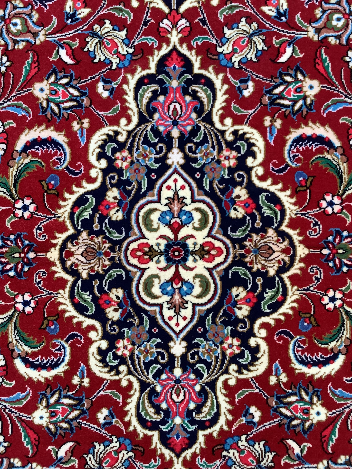 FINE RED QOM