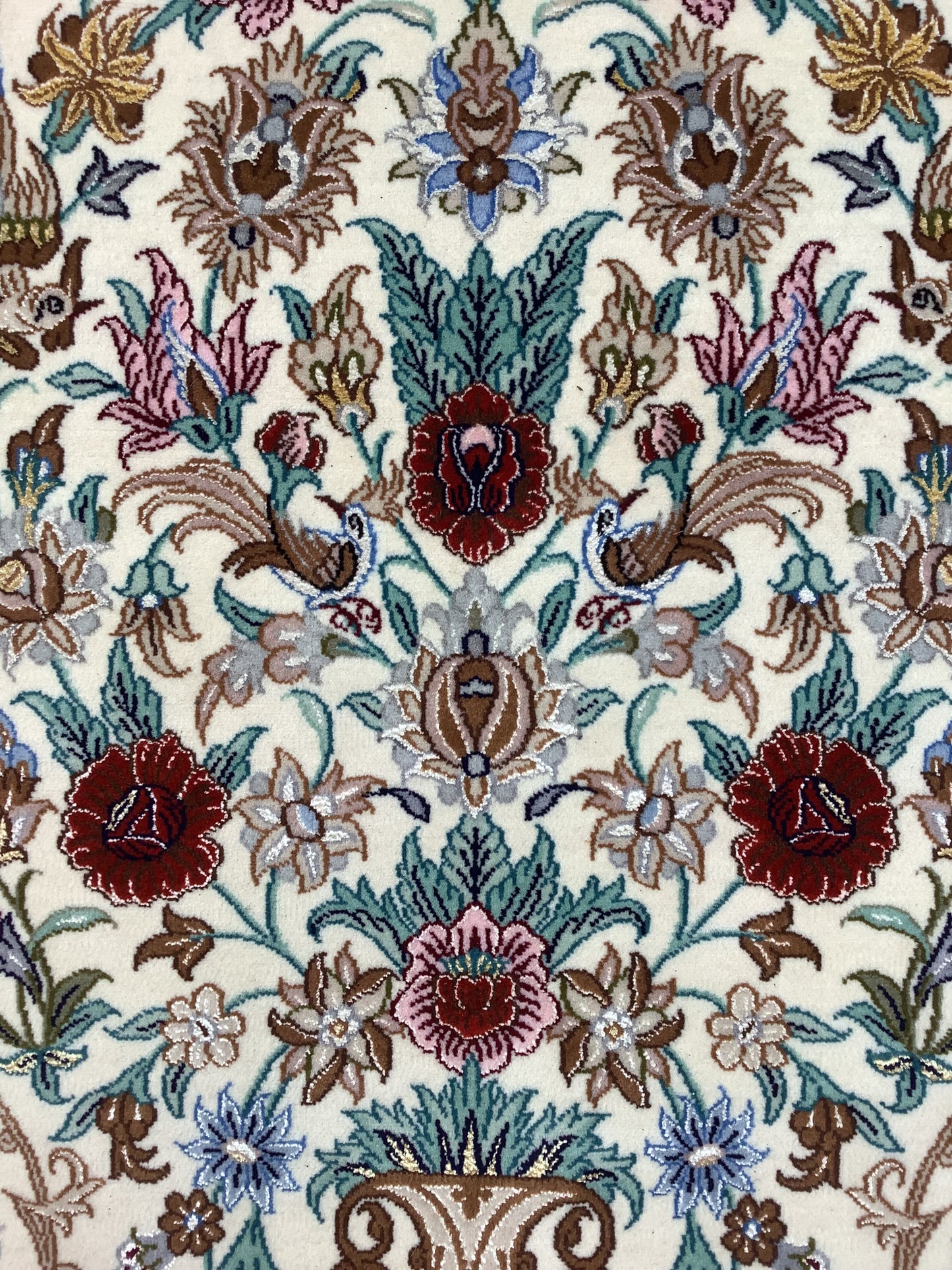 VASE ISFAHAN ON SILK