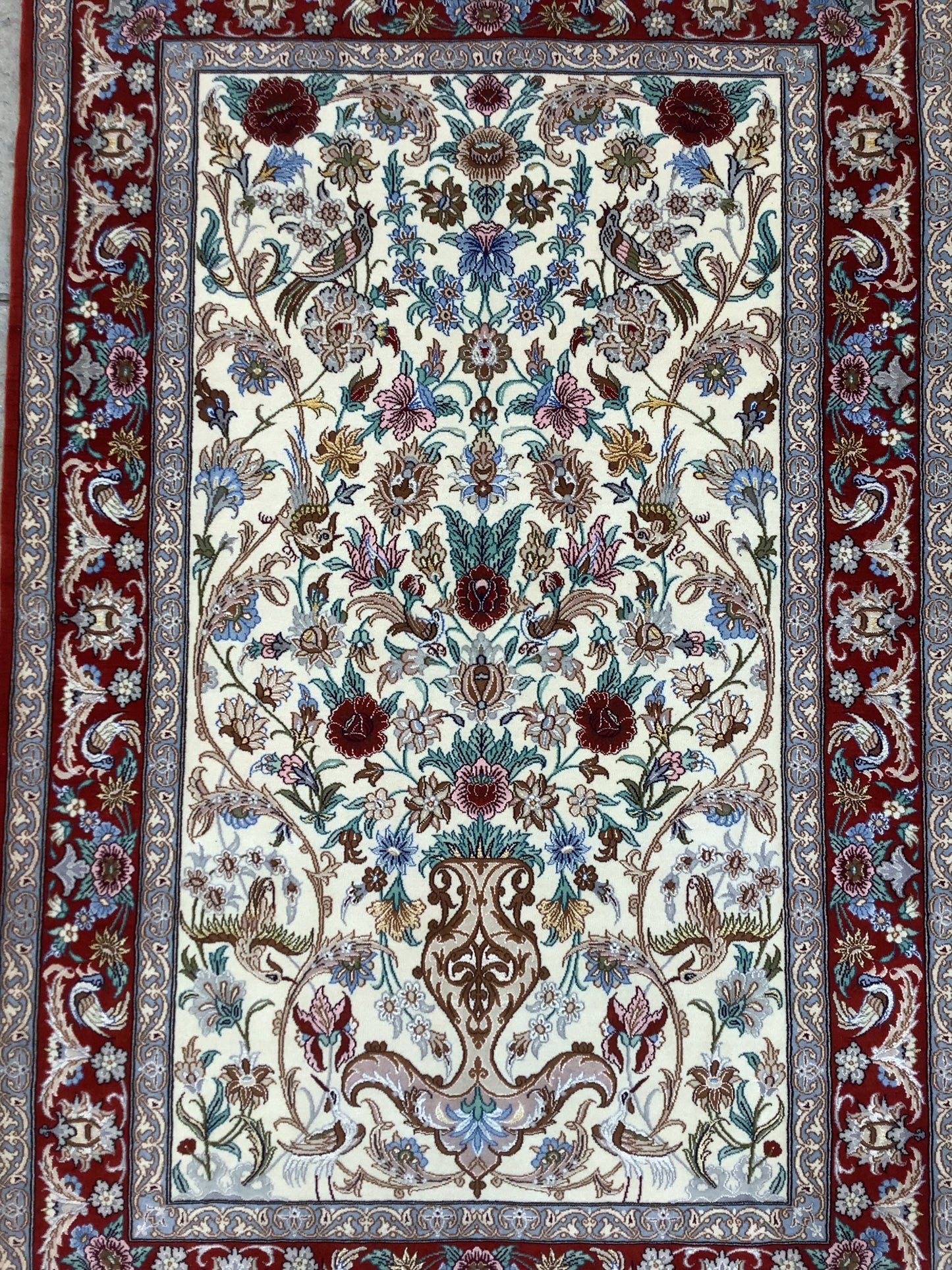 VASE ISFAHAN ON SILK