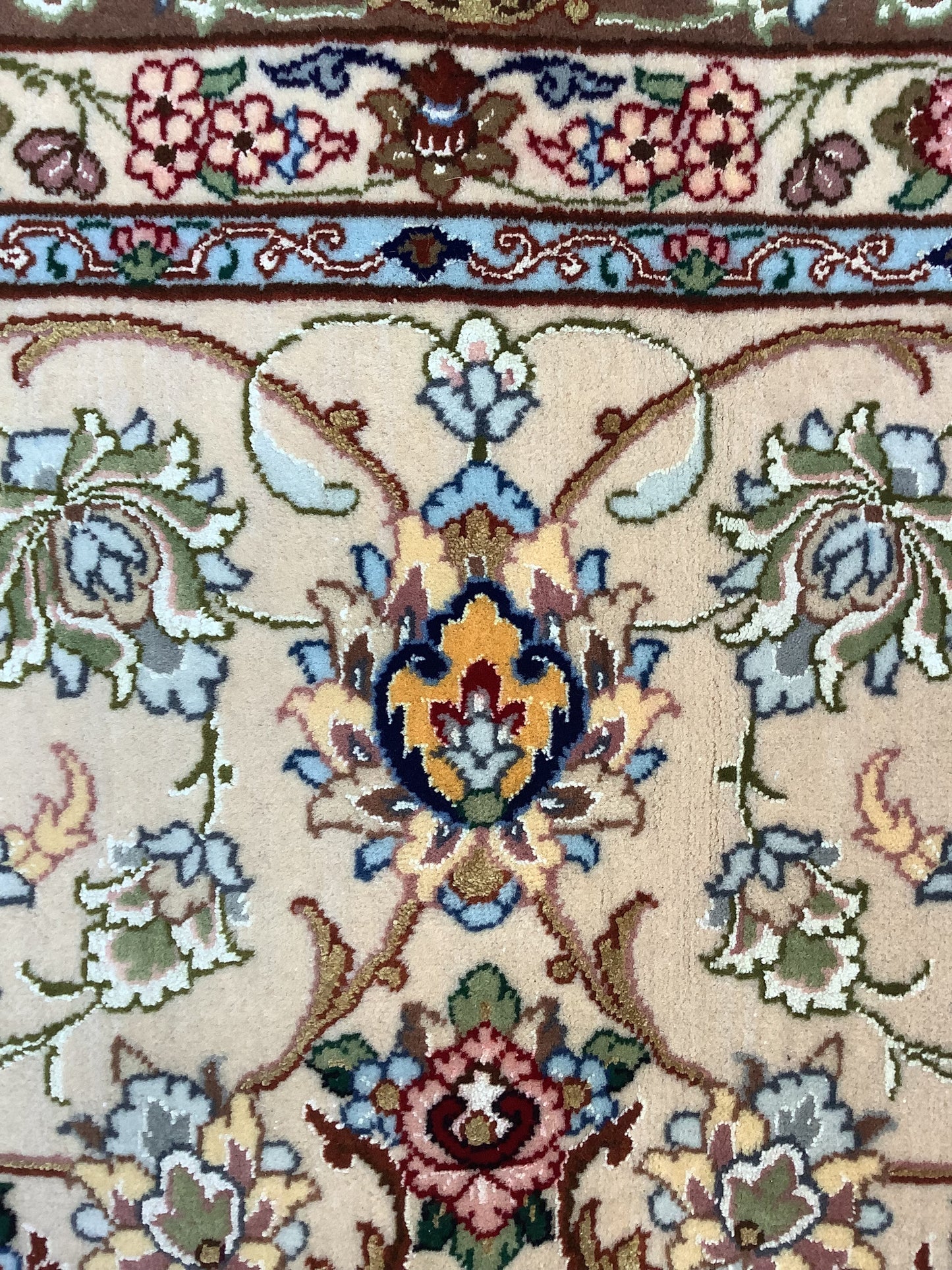 EARTHY SILKY ISFAHAN