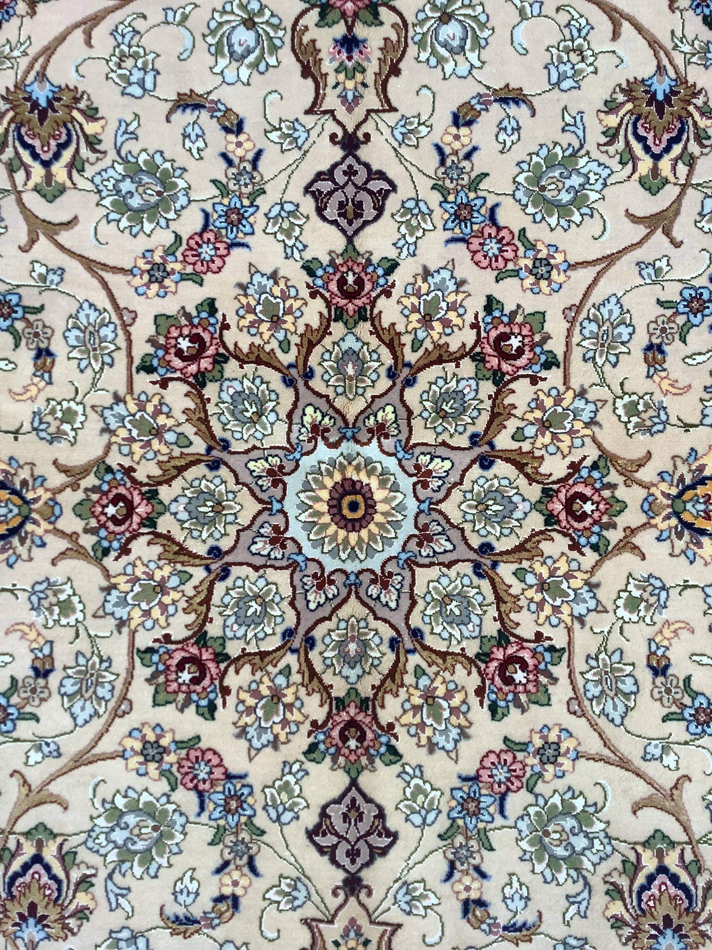 EARTHY SILKY ISFAHAN