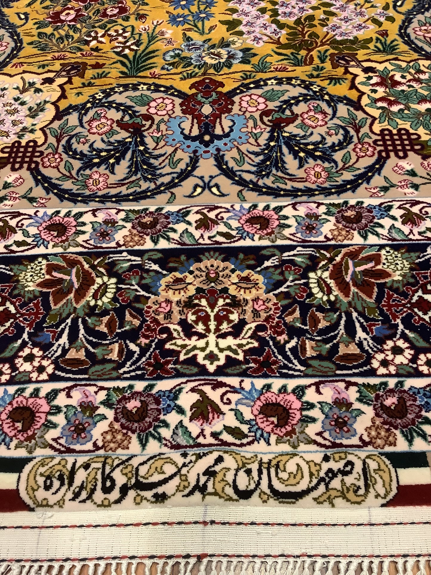 FOUR SEASONS SILK ISFAHAN