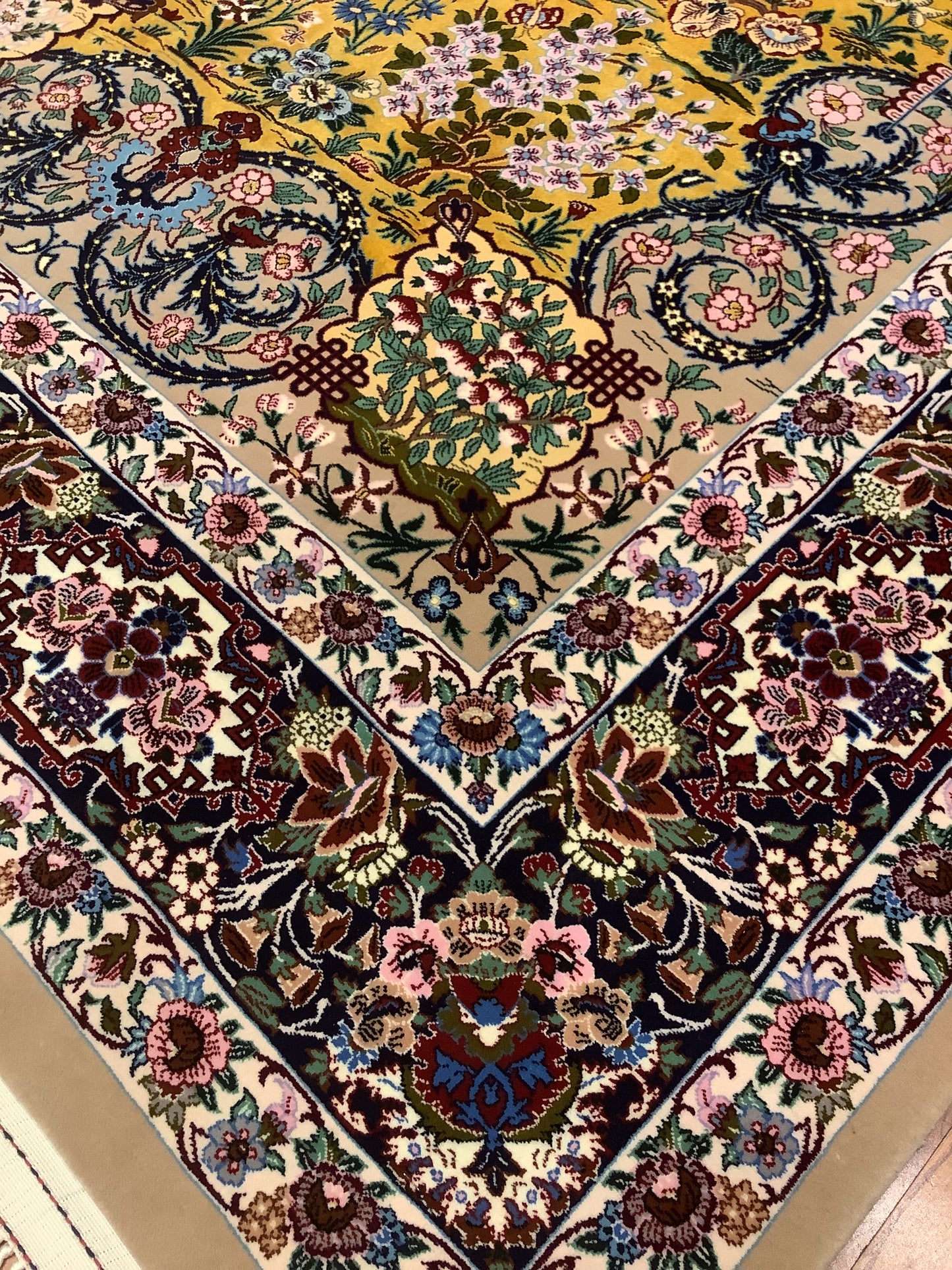 FOUR SEASONS SILK ISFAHAN