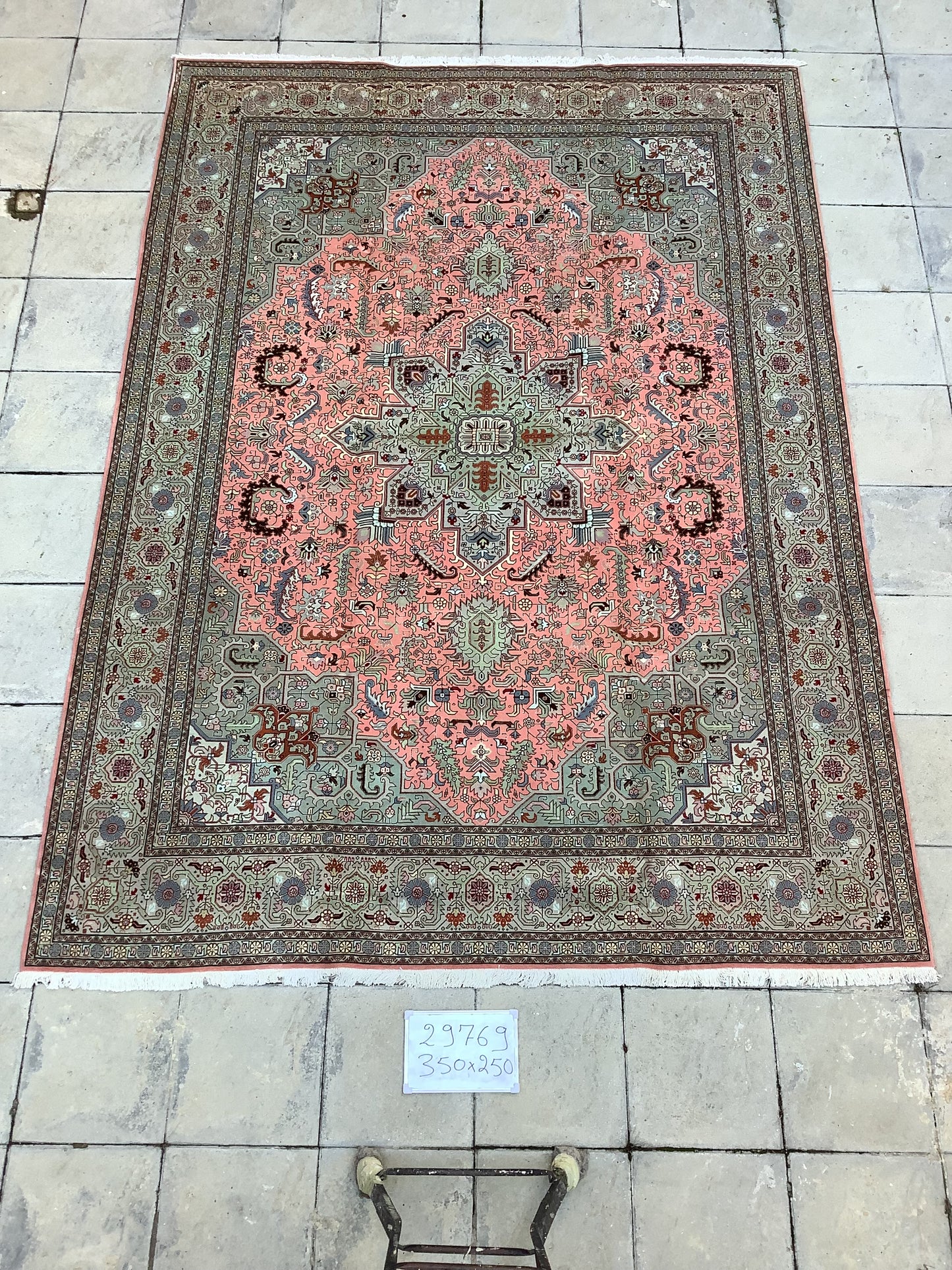 HERIZ DESIGN IN PINK