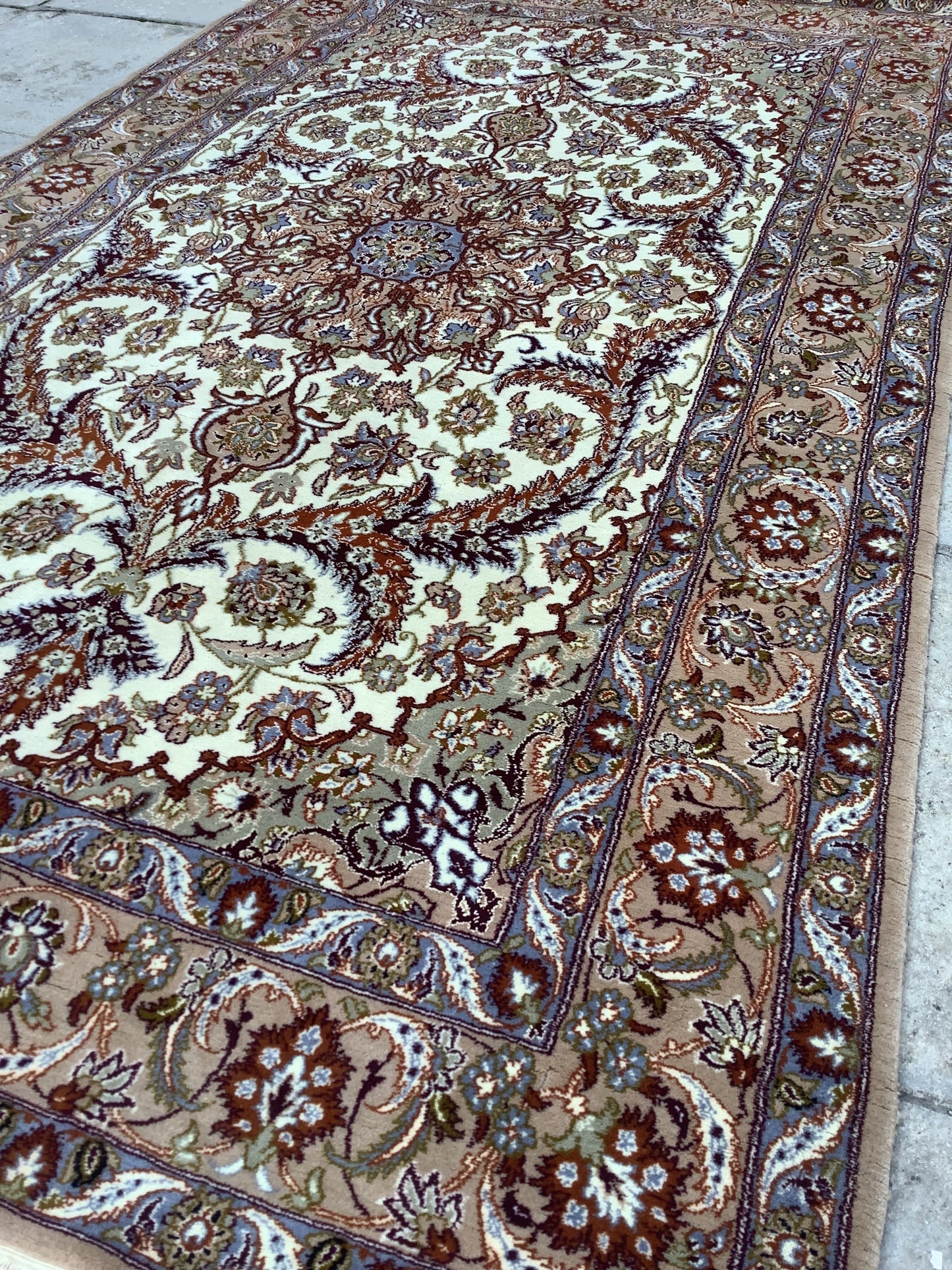 ISFAHAN ARABESQUE SPIRALS