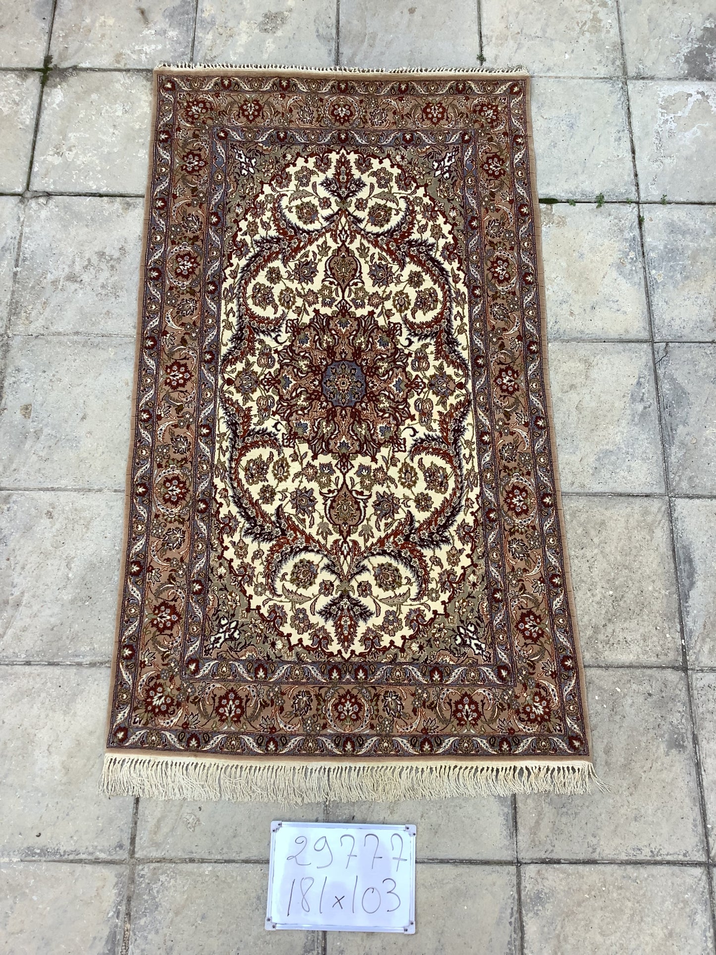 ISFAHAN ARABESQUE SPIRALS