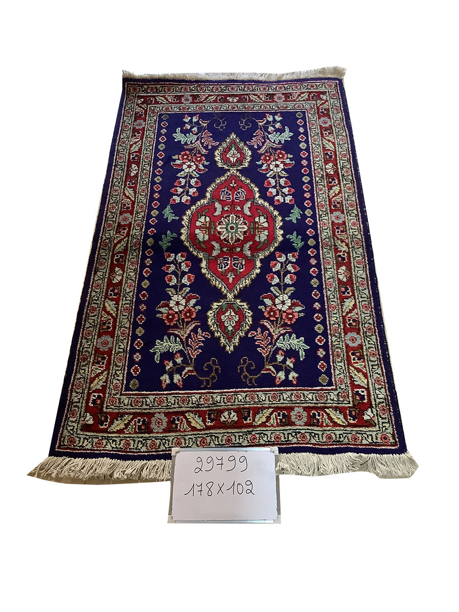 OLD SCHOOL VINTAGE CARPET