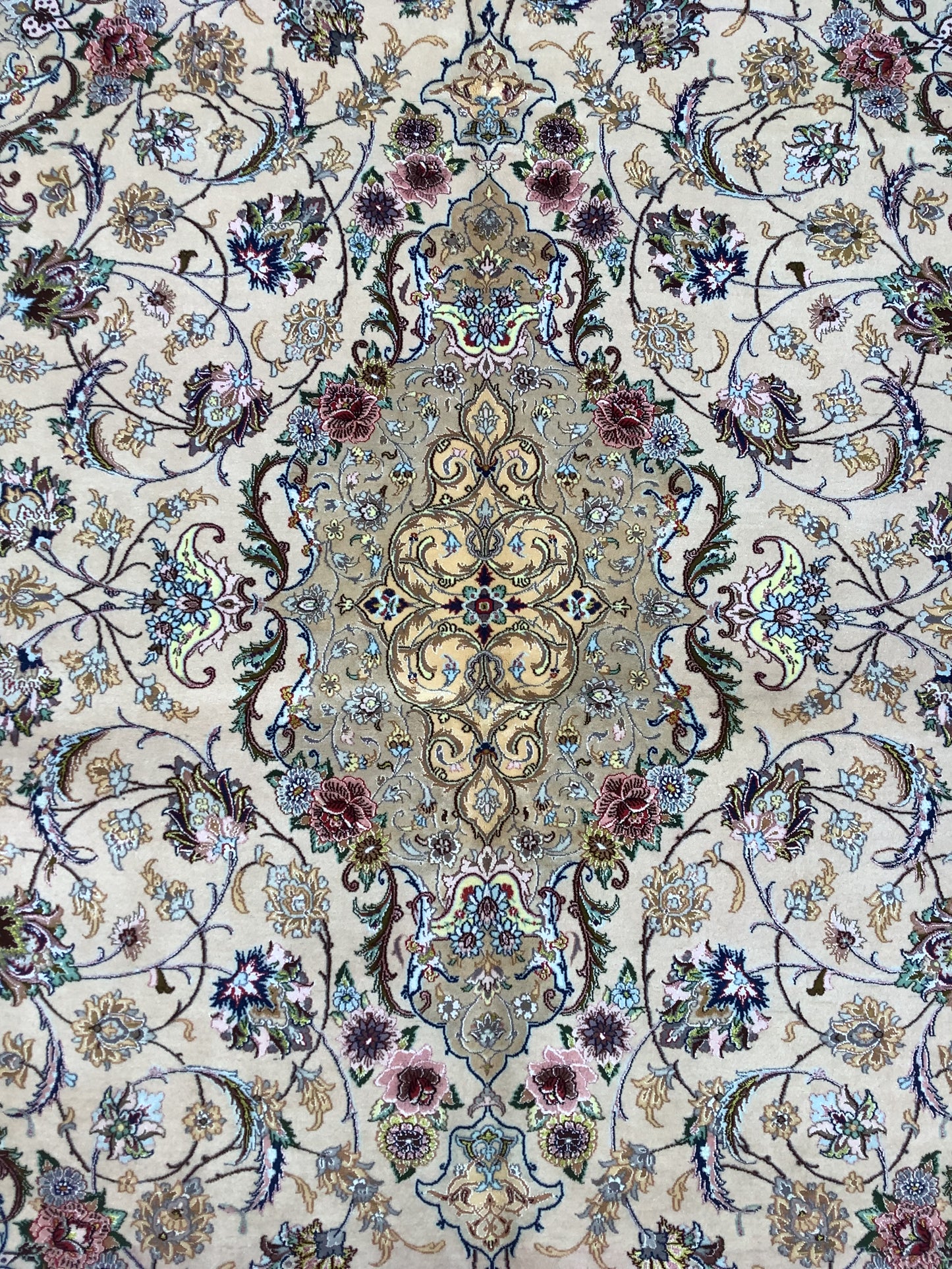 DAVARI GOLD ISFAHAN