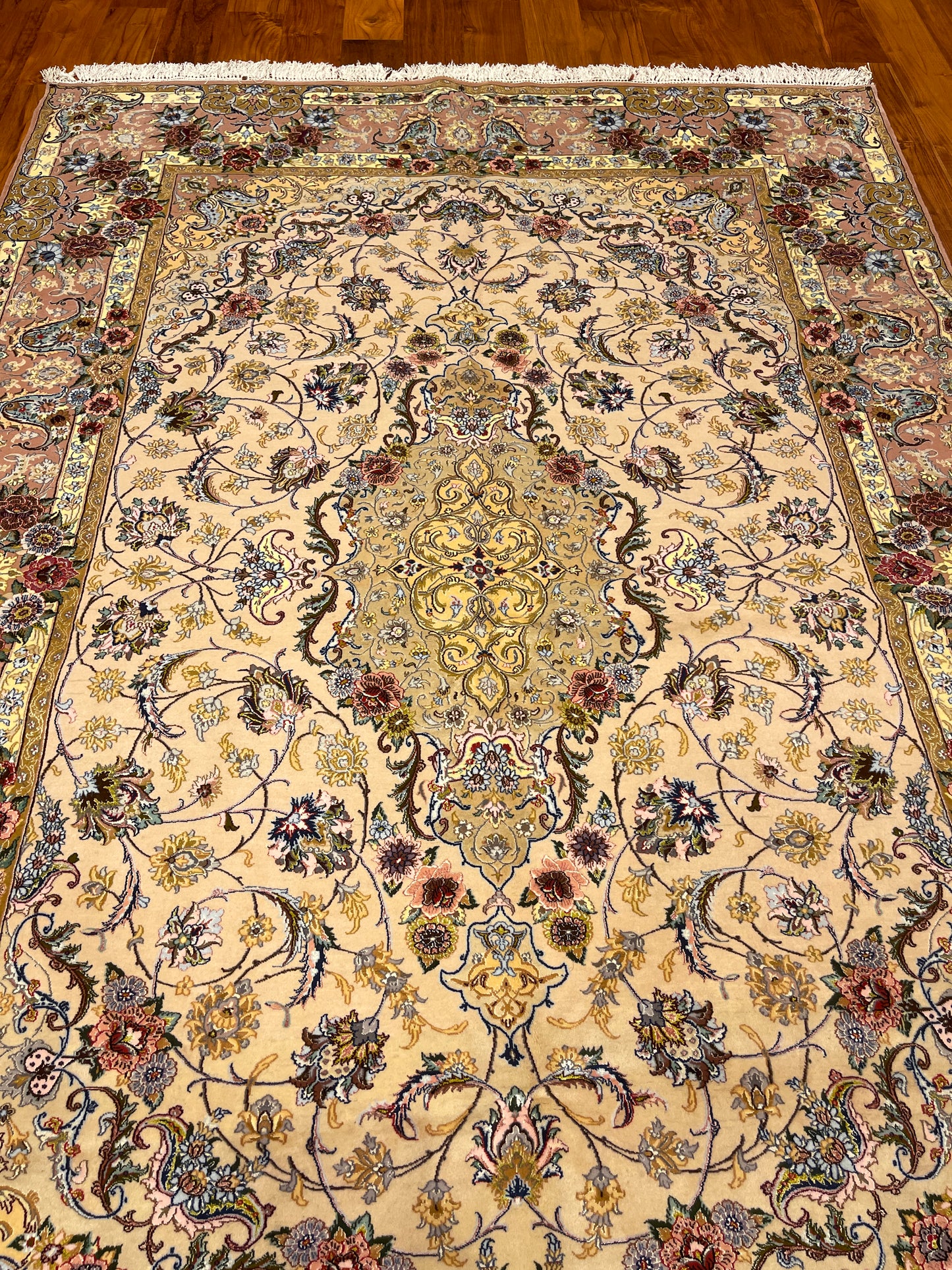 DAVARI GOLD ISFAHAN