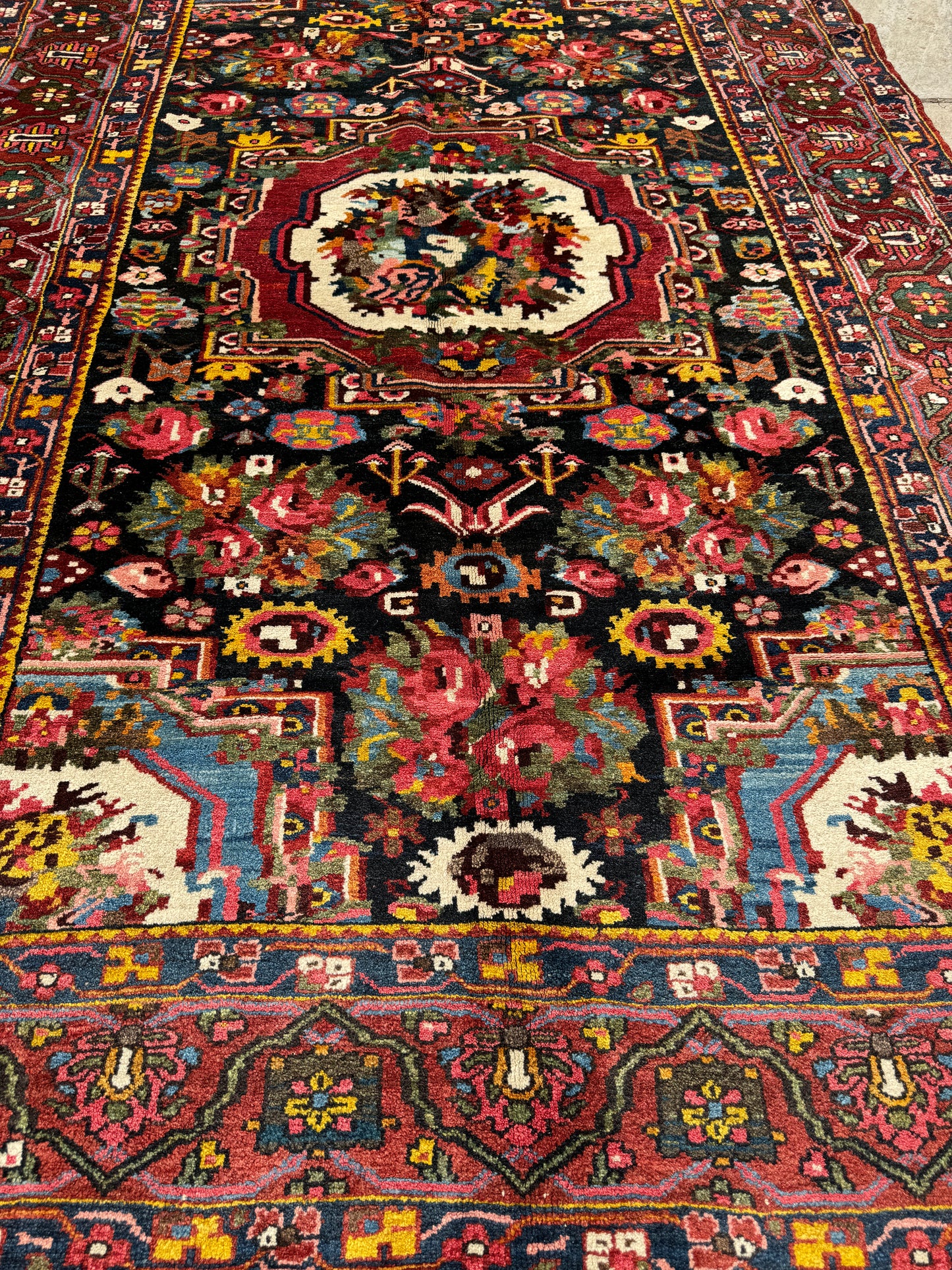 FLOWER POWER BAKHTIARI