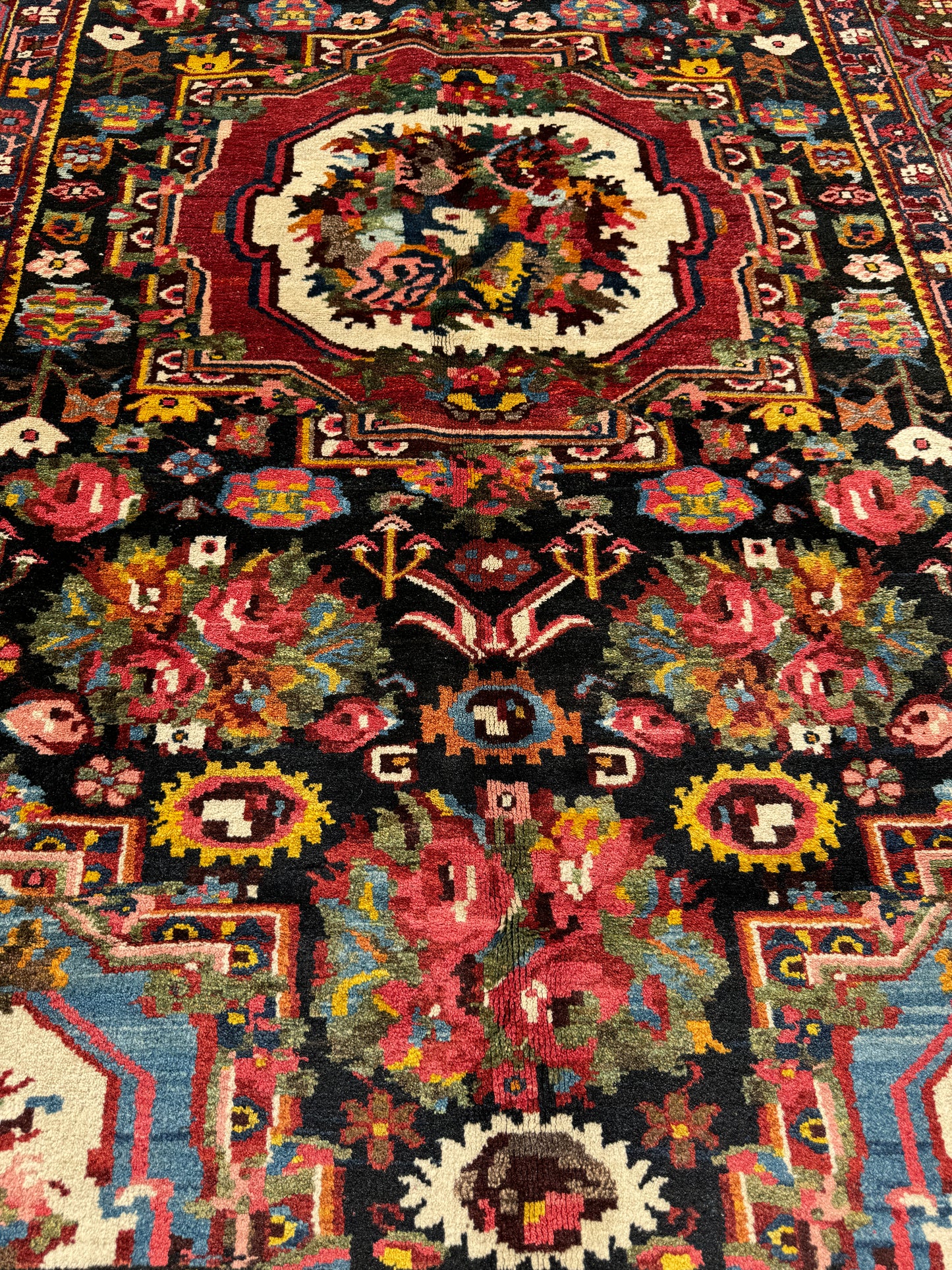 FLOWER POWER BAKHTIARI