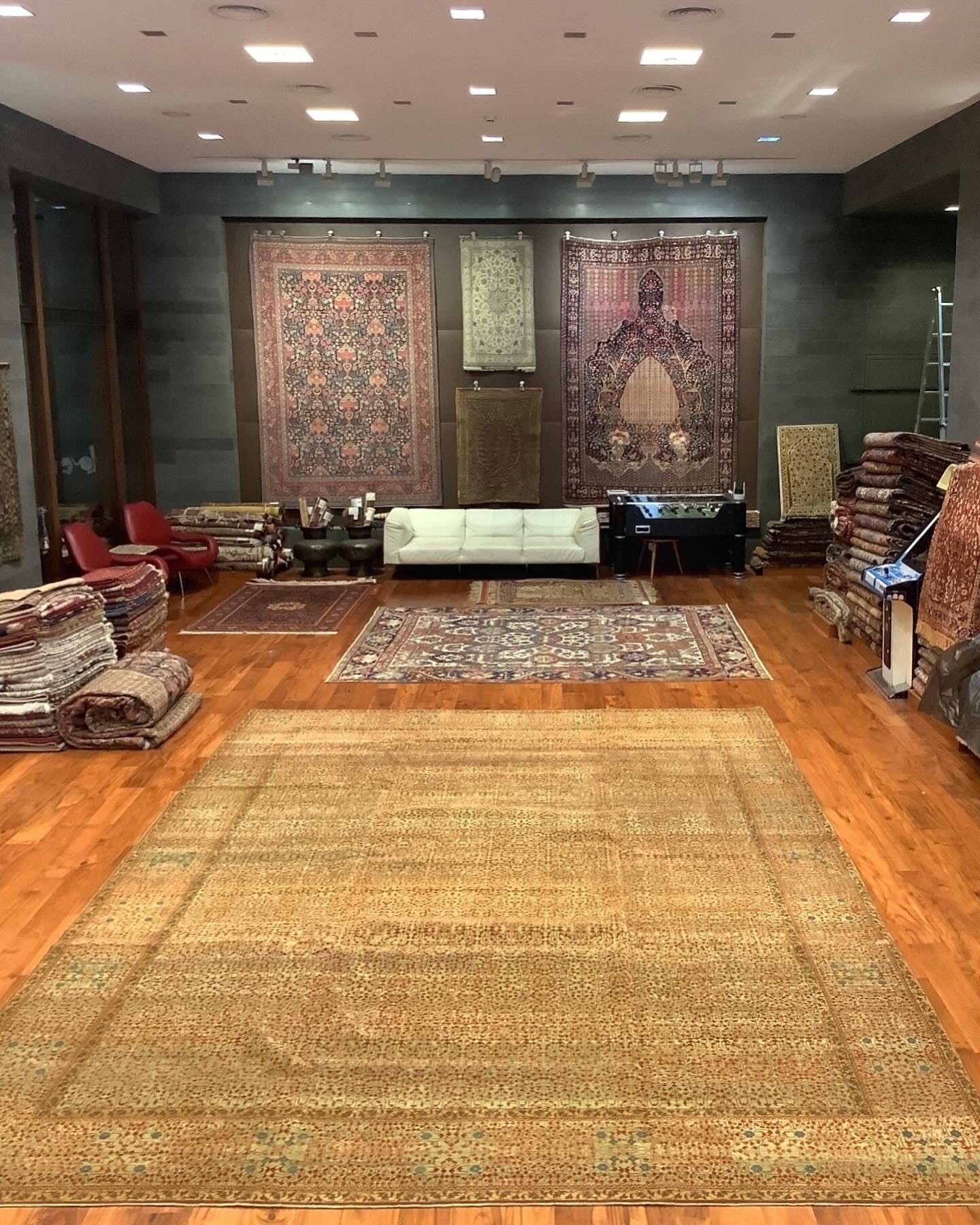 Fine Mamluk All Over Giant