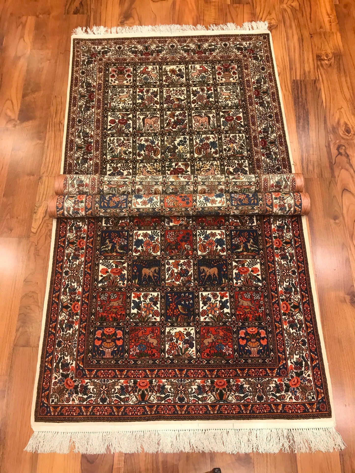 SILK BASE GARDEN CARPET