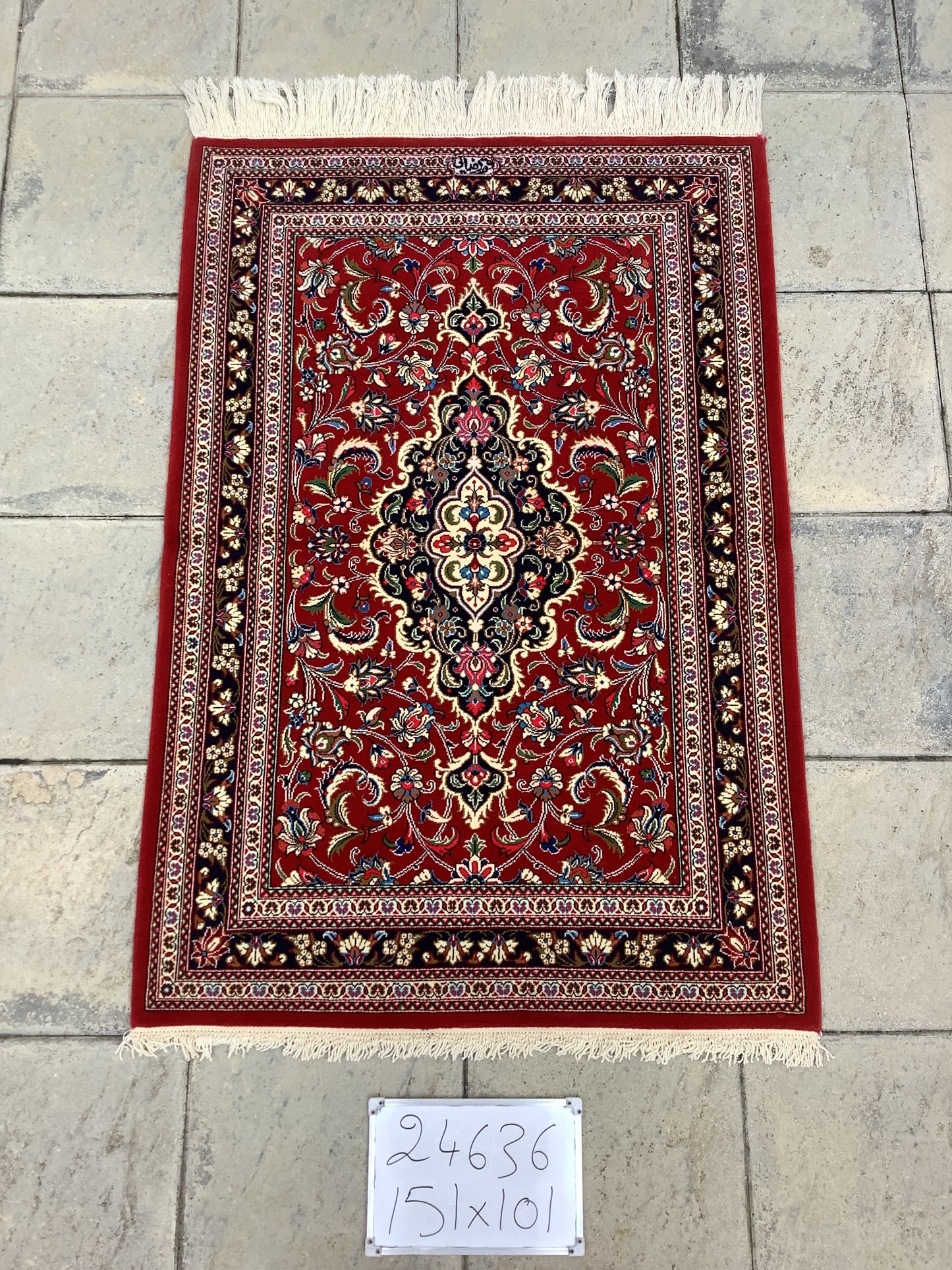 FINE RED QOM