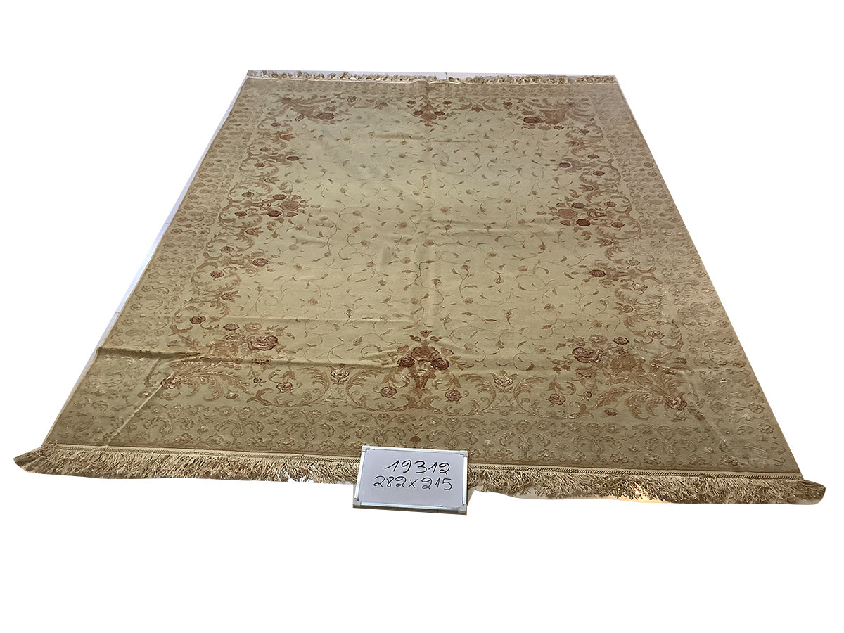 Pastel Ushak With Silk