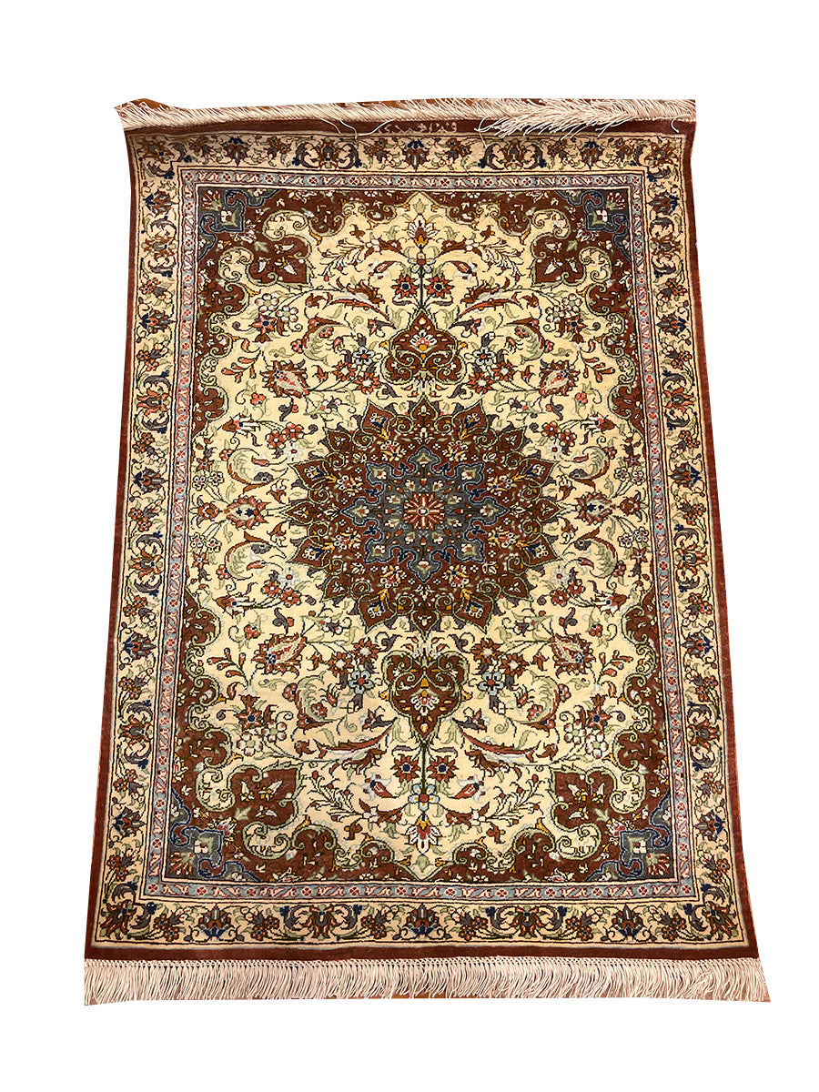 MINIATURE CRÈME SILK AHMADI