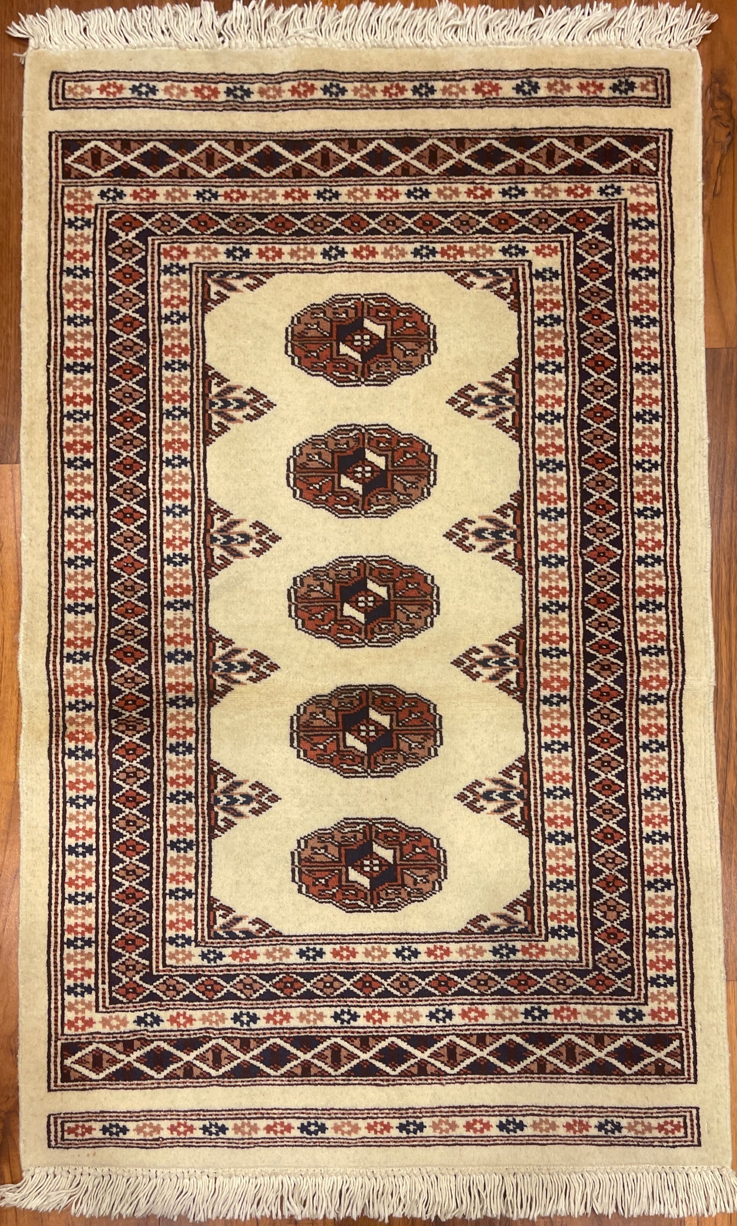 Ivory Bukhara Poshti