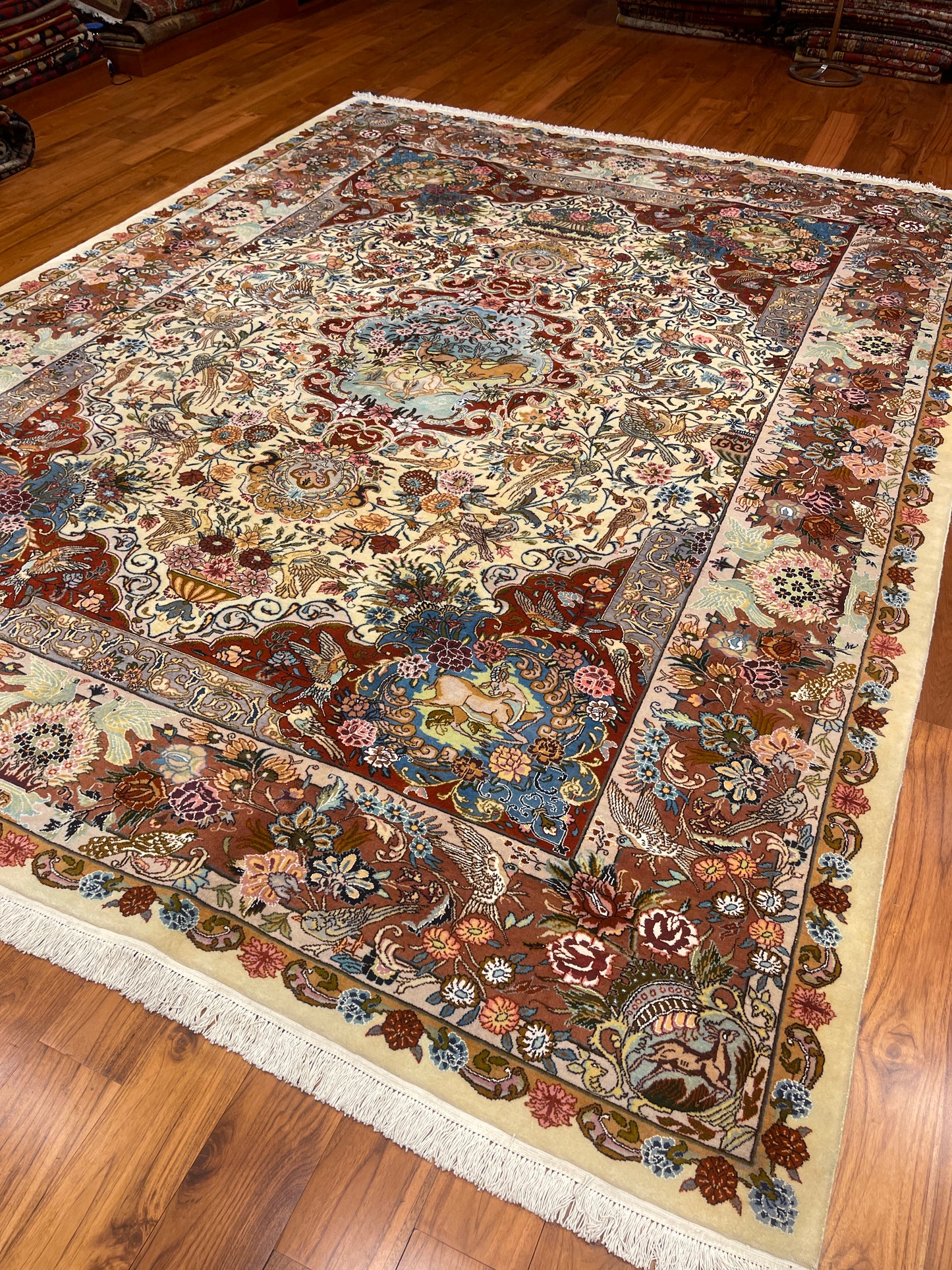 STUNNING ANIMAL CARPET