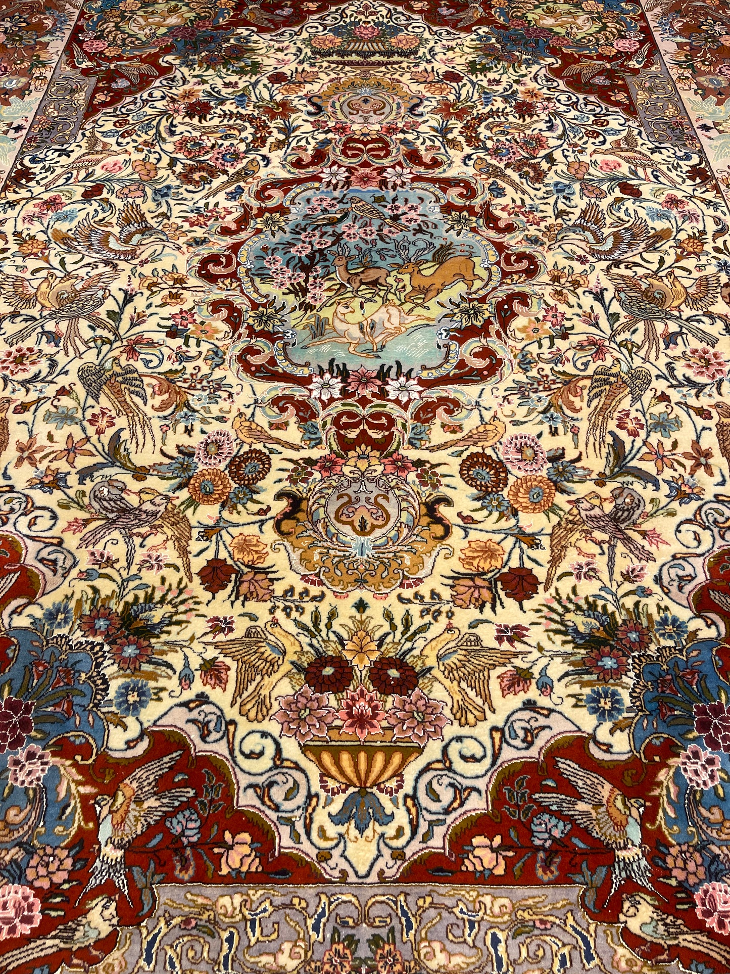 STUNNING ANIMAL CARPET
