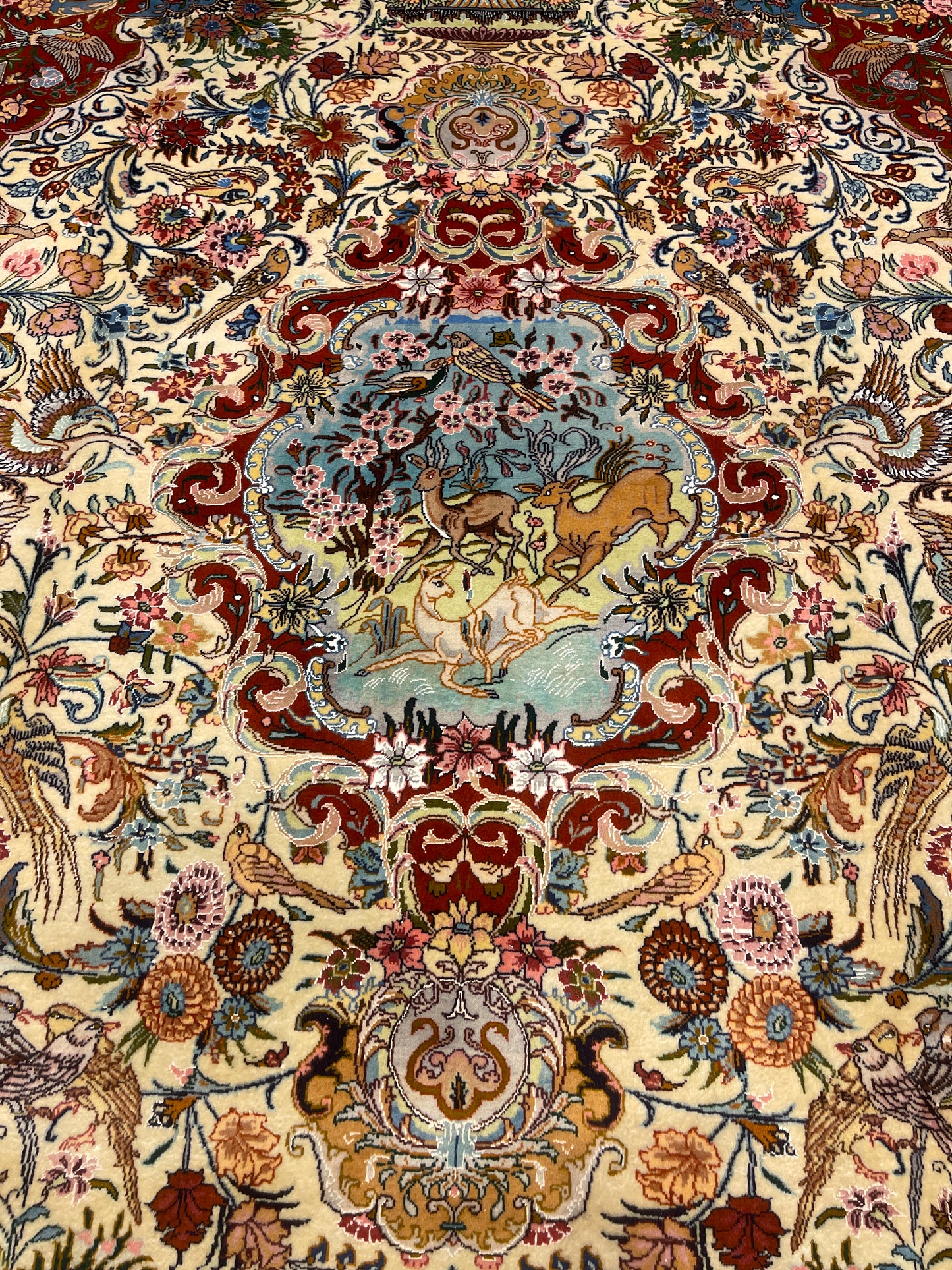 STUNNING ANIMAL CARPET