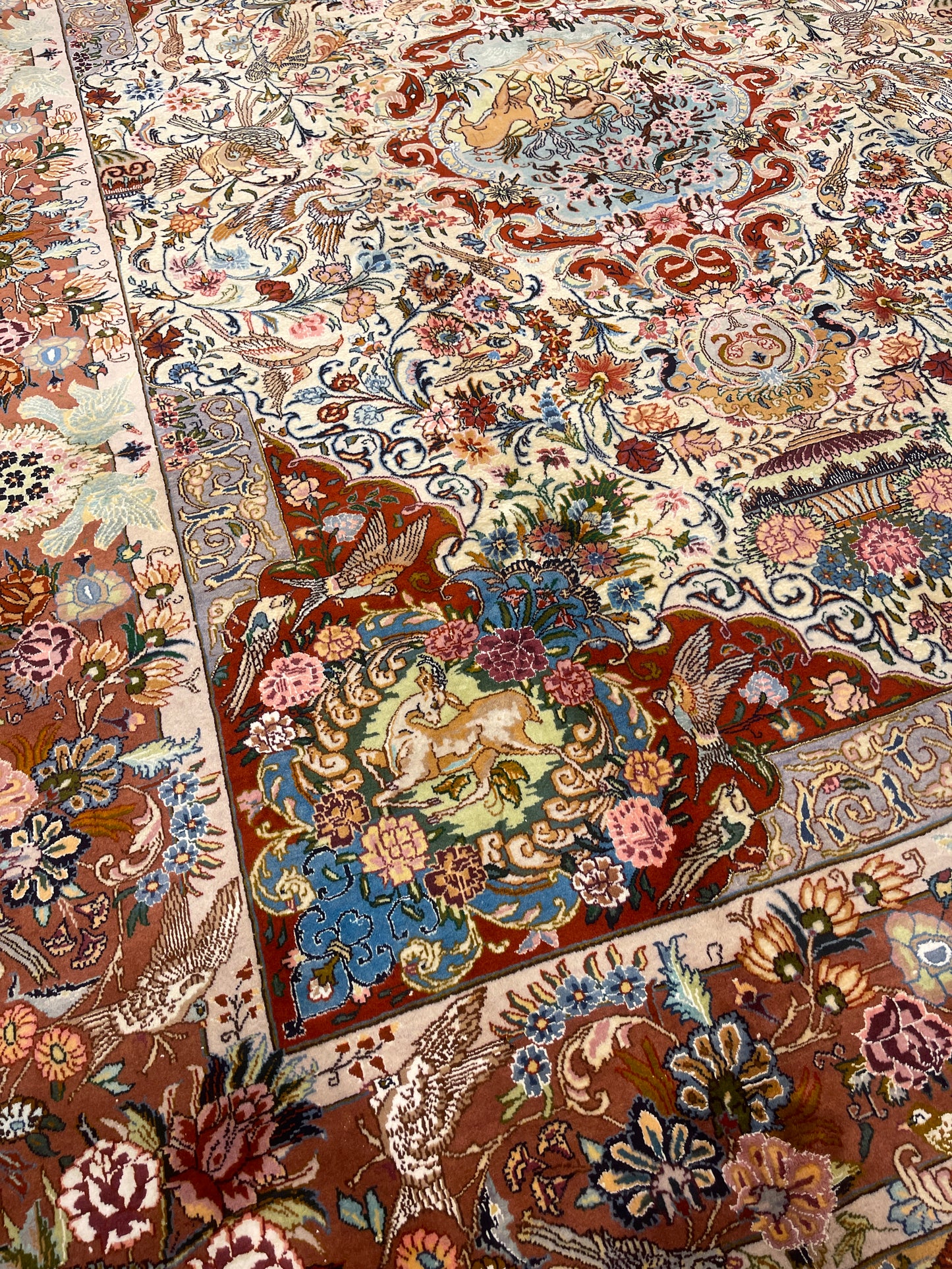 STUNNING ANIMAL CARPET