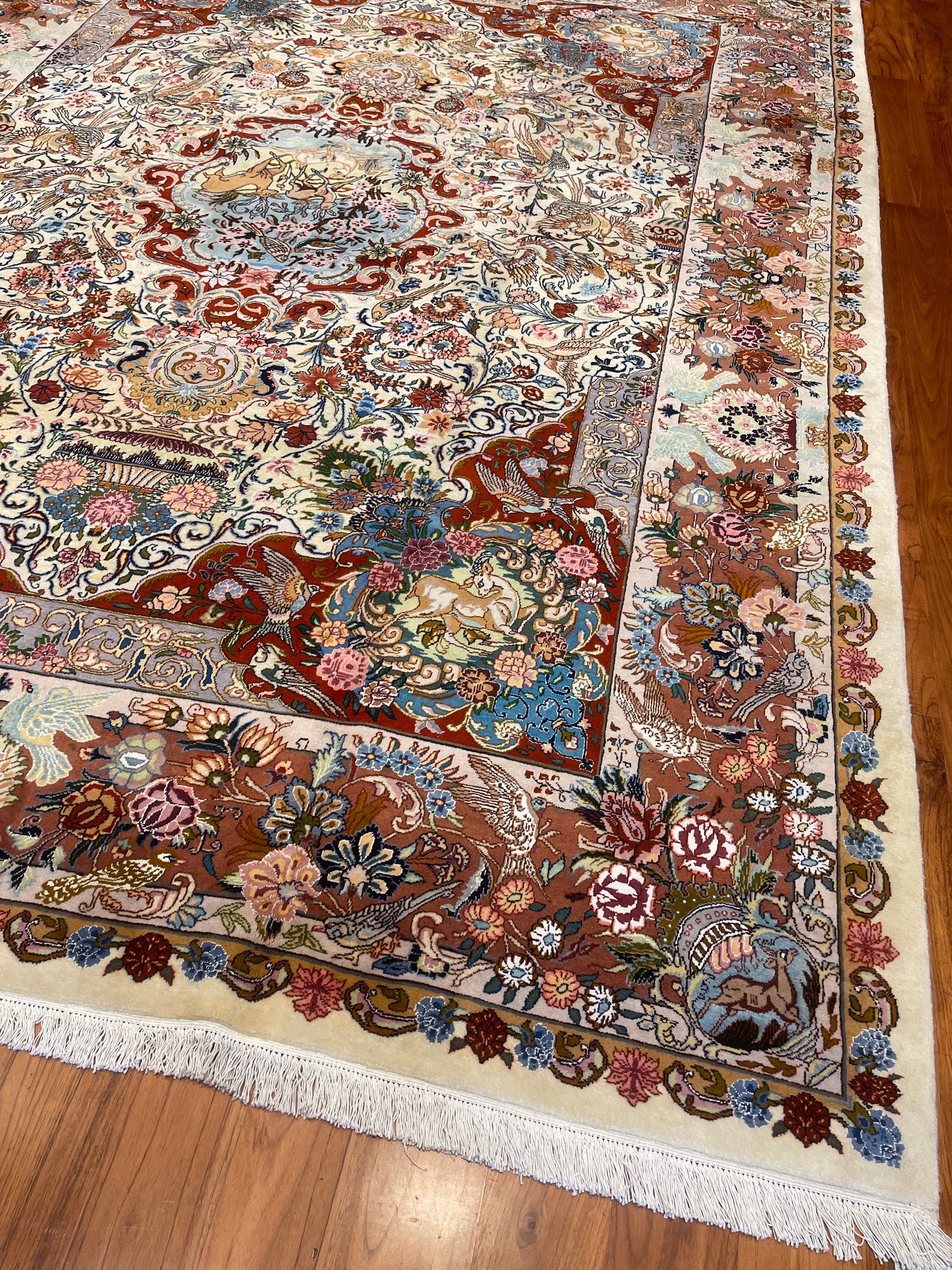 STUNNING ANIMAL CARPET