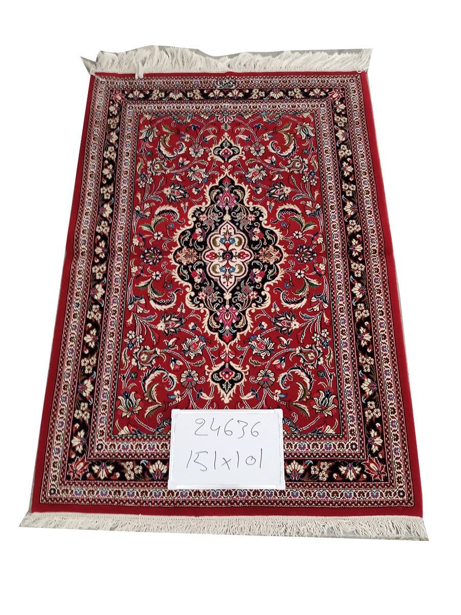 FINE RED QOM
