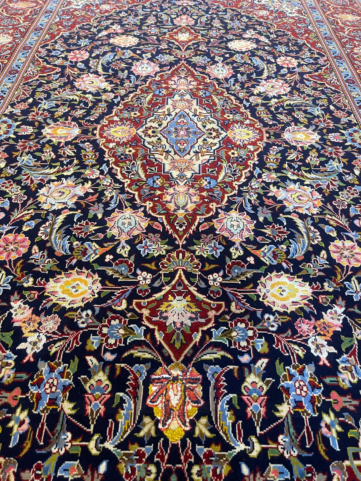 KORK LAMBSWOOL RUG WITH SILK