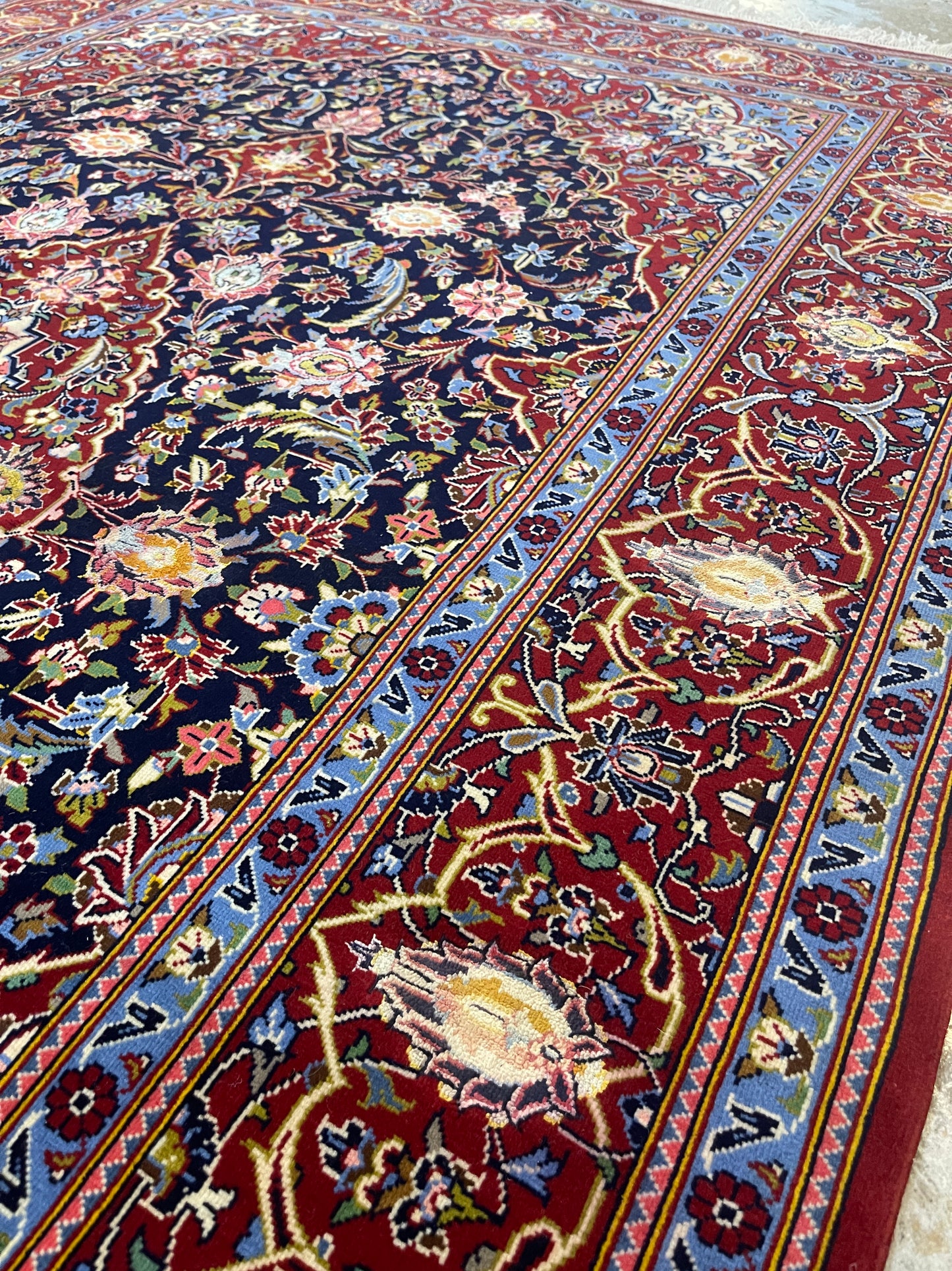 KORK LAMBSWOOL RUG WITH SILK