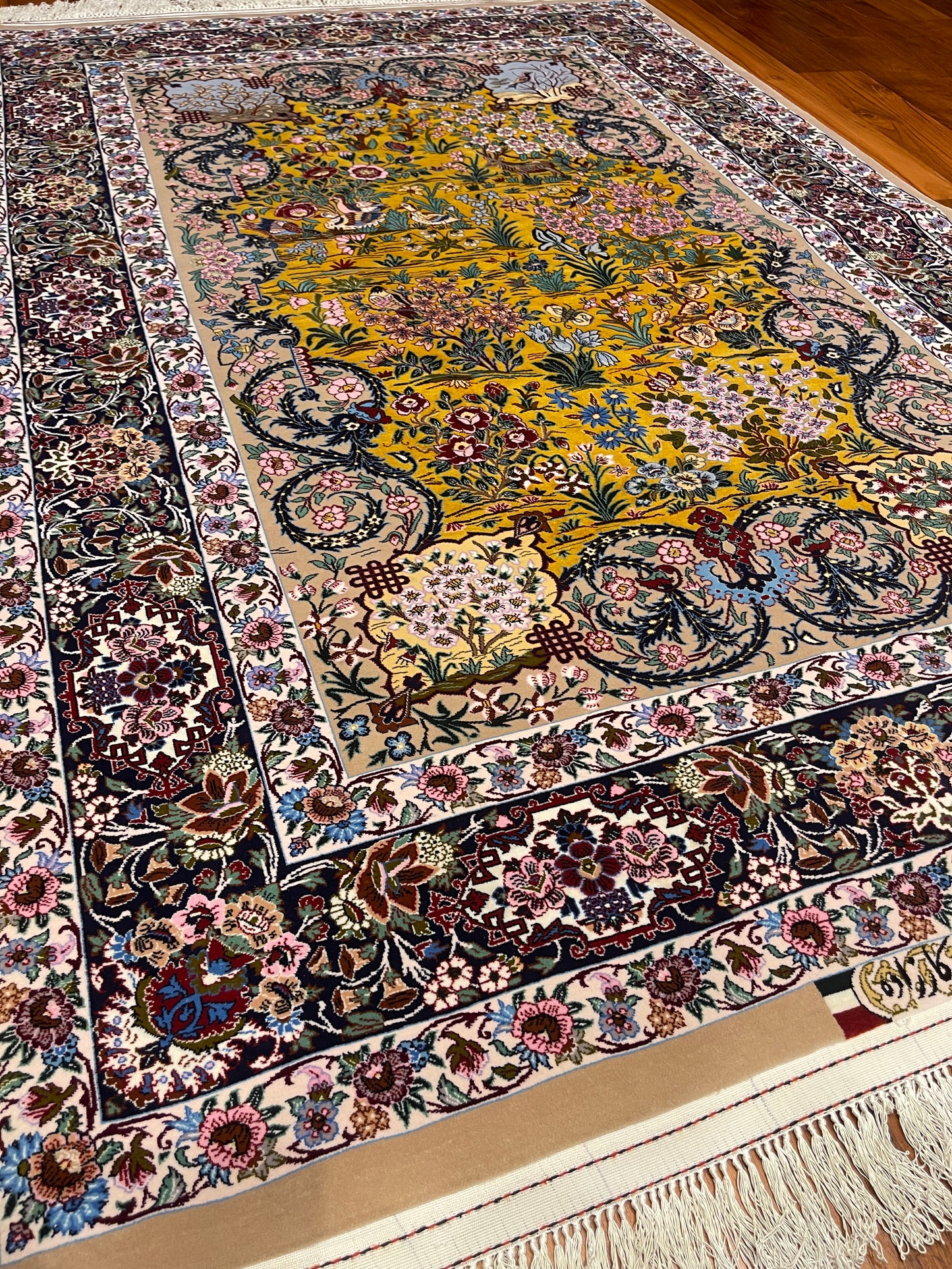 FOUR SEASONS SILK ISFAHAN