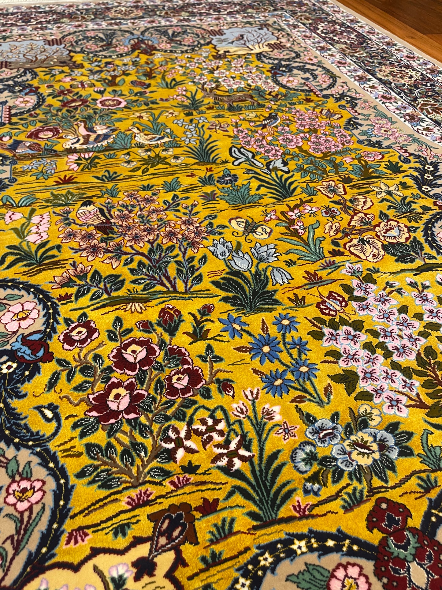 FOUR SEASONS SILK ISFAHAN
