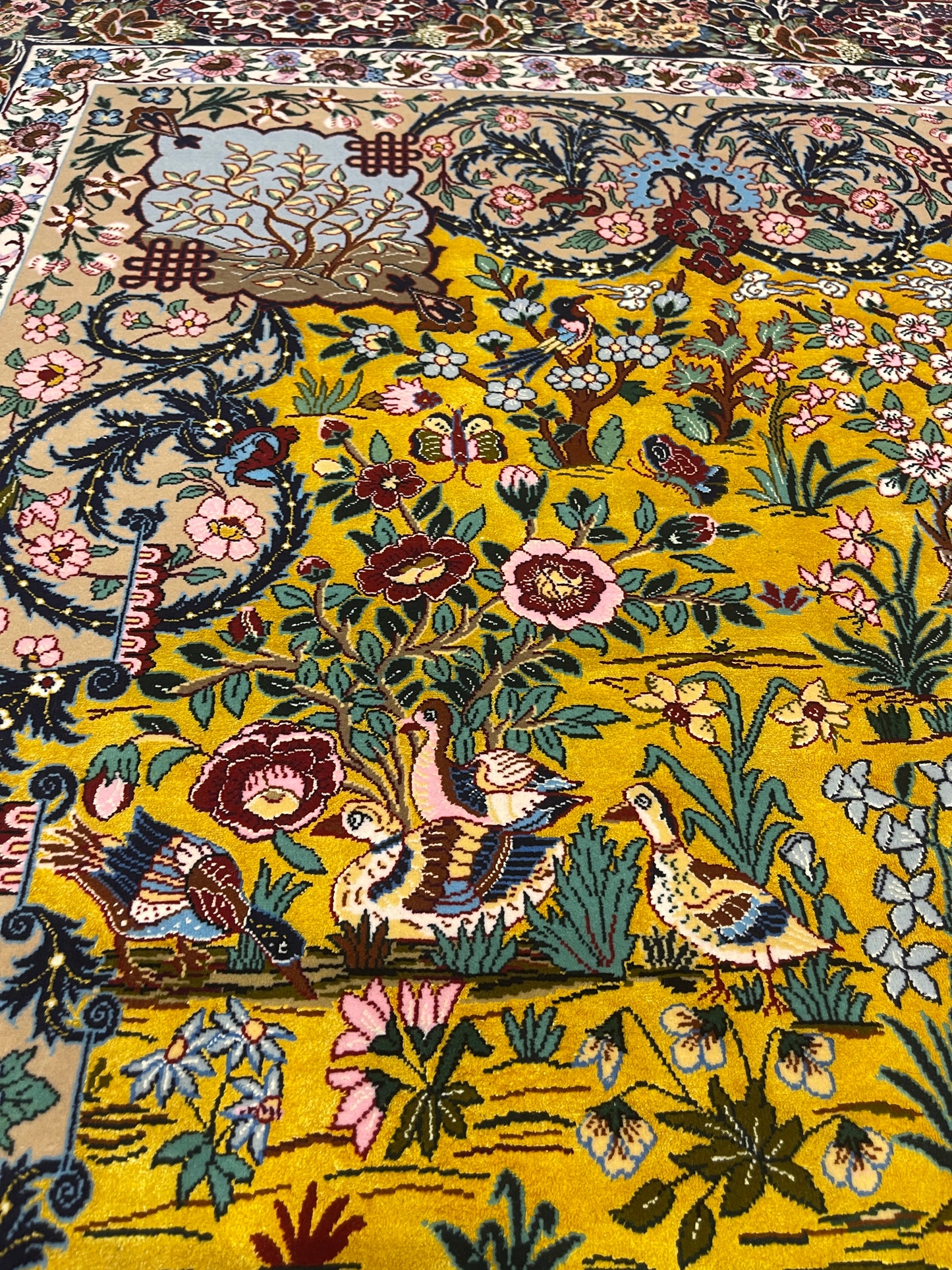 FOUR SEASONS SILK ISFAHAN
