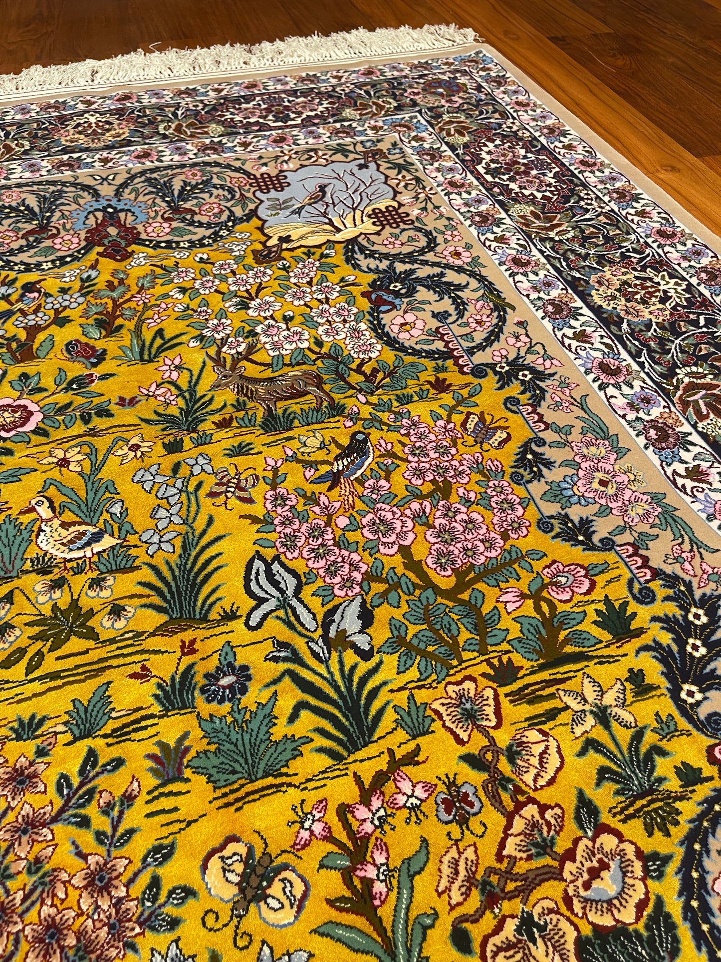 FOUR SEASONS SILK ISFAHAN